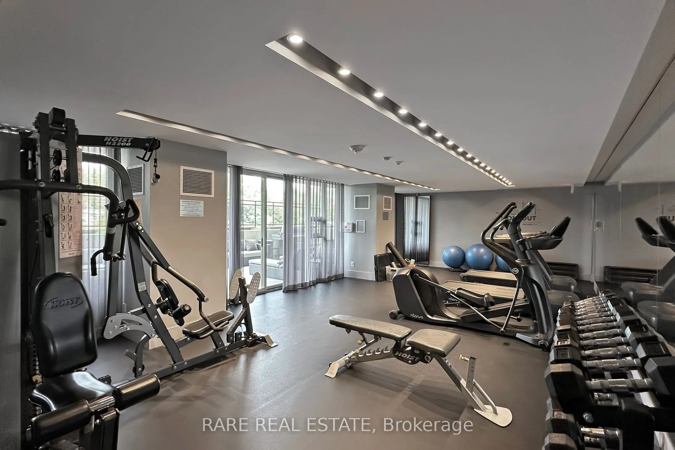1638 Bloor Street W, #402