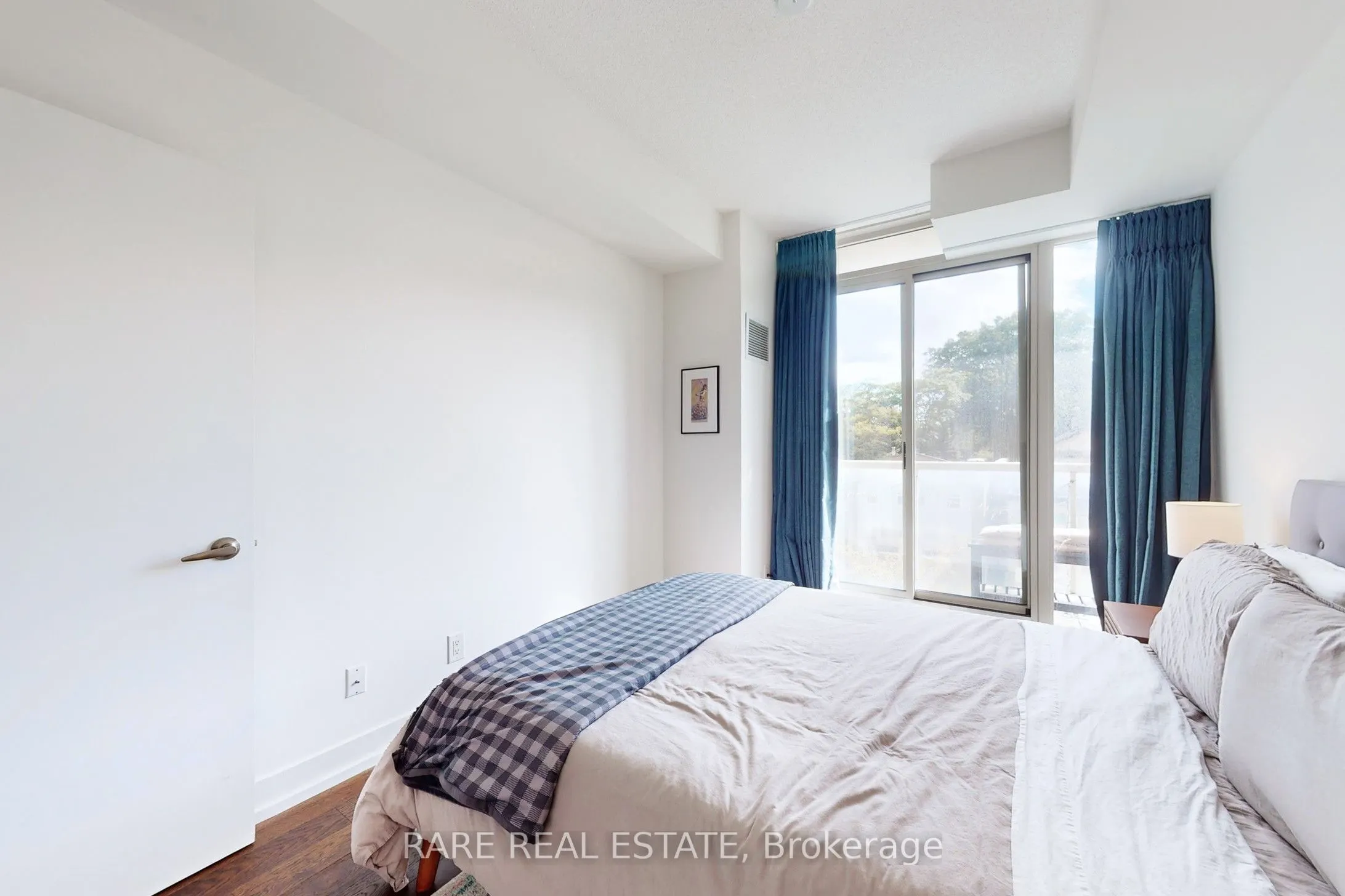 1638 Bloor Street W, #402