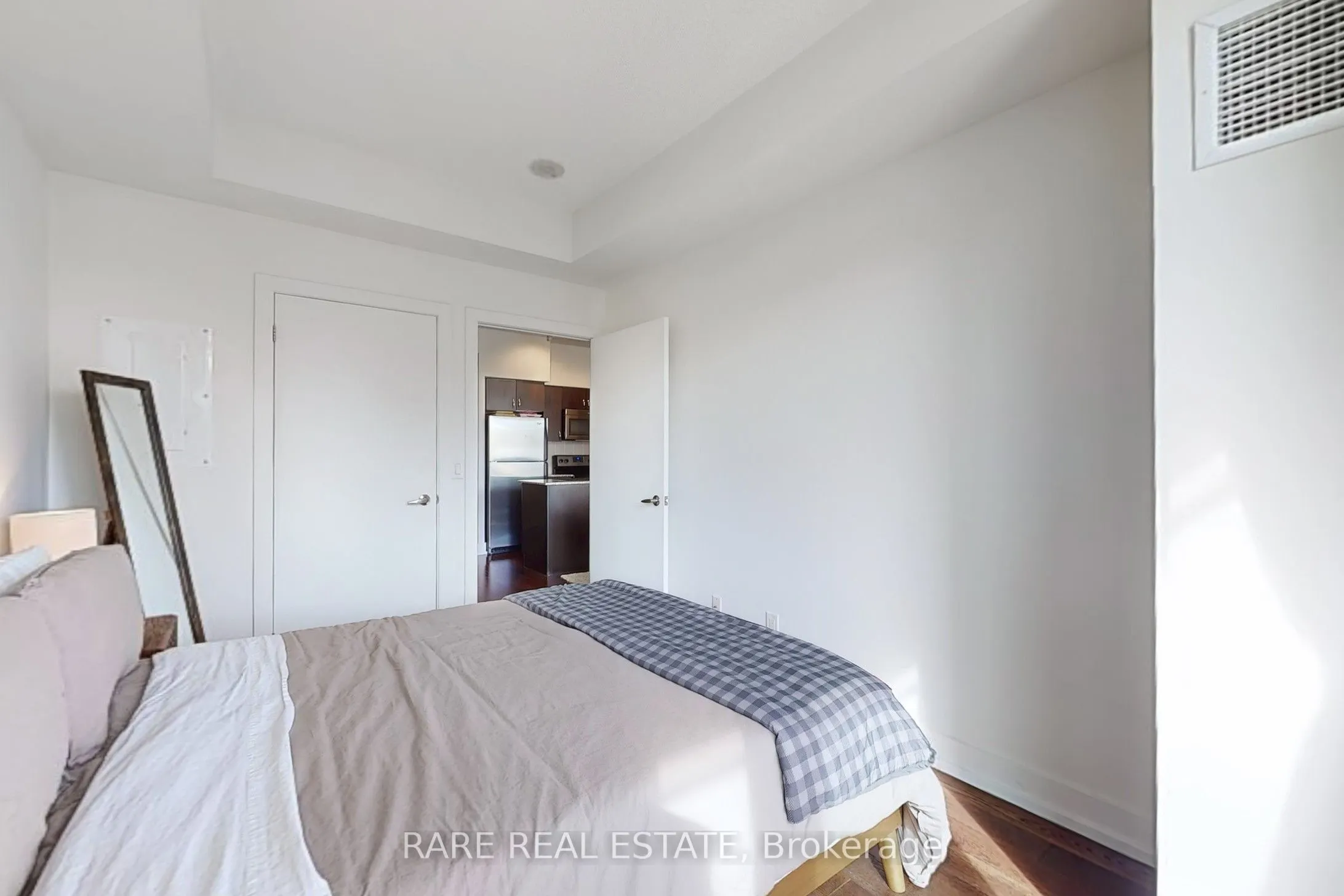 1638 Bloor Street W, #402