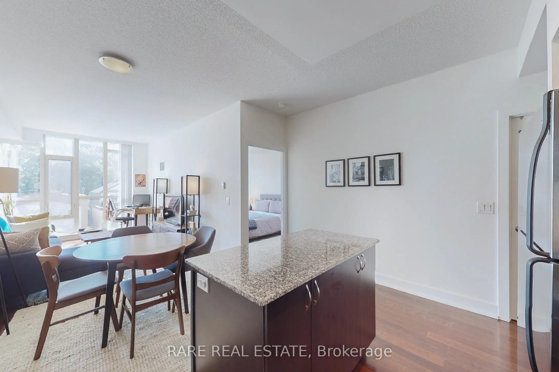 1638 Bloor Street W, #402