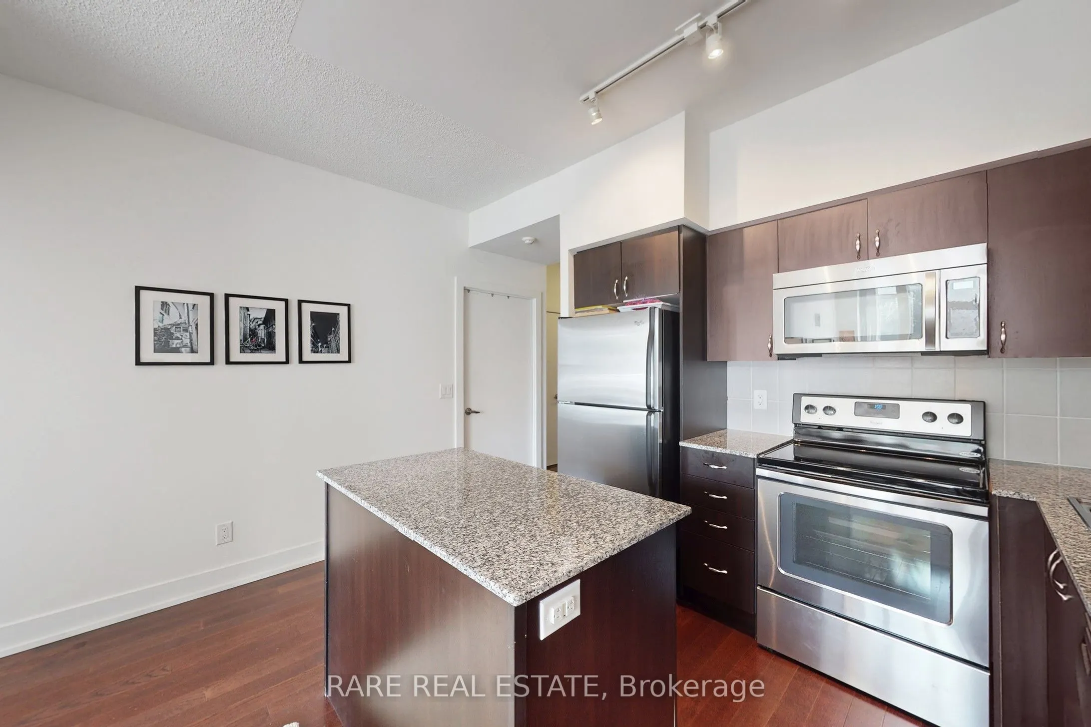 1638 Bloor Street W, #402