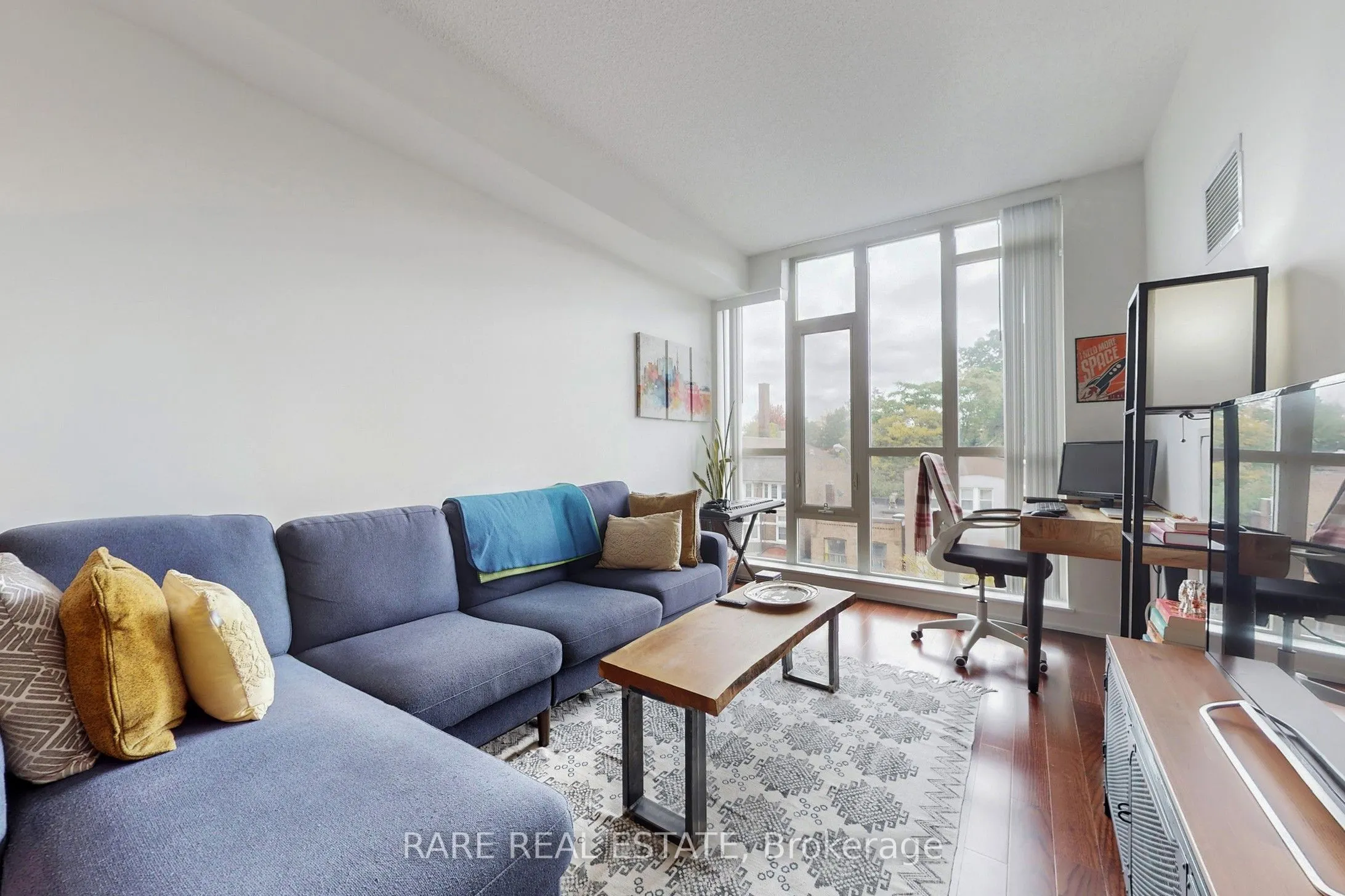 1638 Bloor Street W, #402