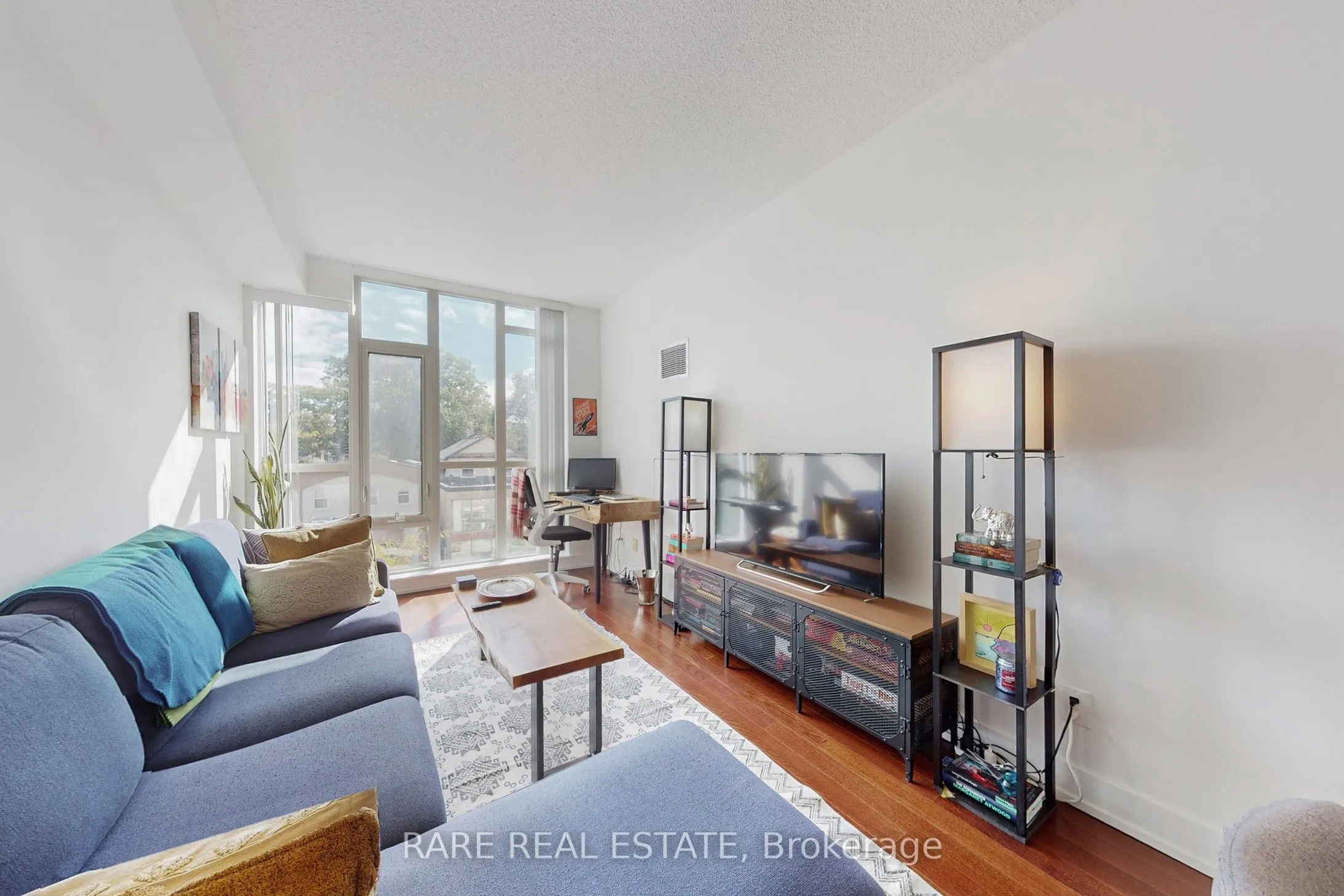 1638 Bloor Street W, #402