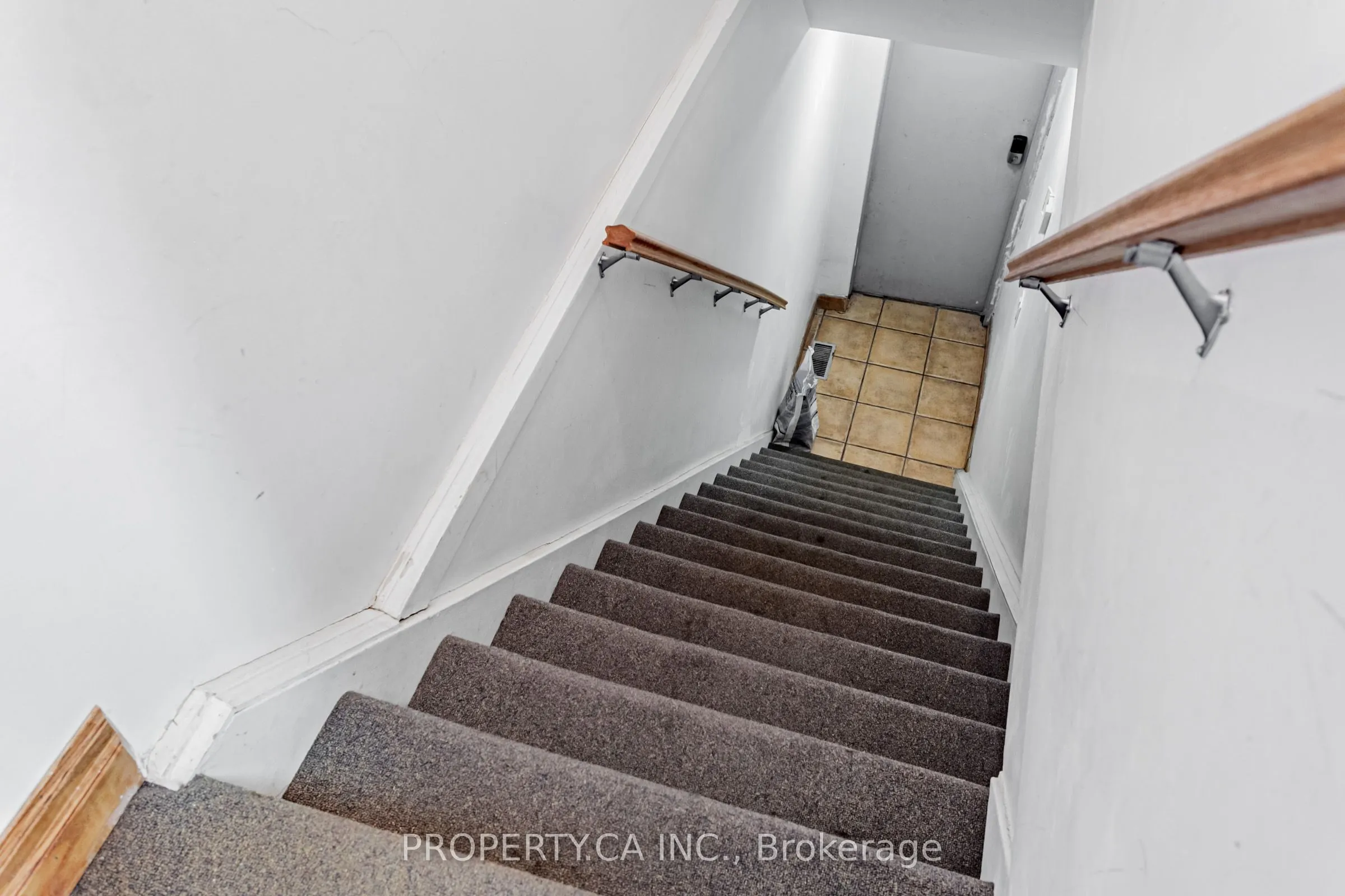 3581a Dundas Street W, #Second Floor