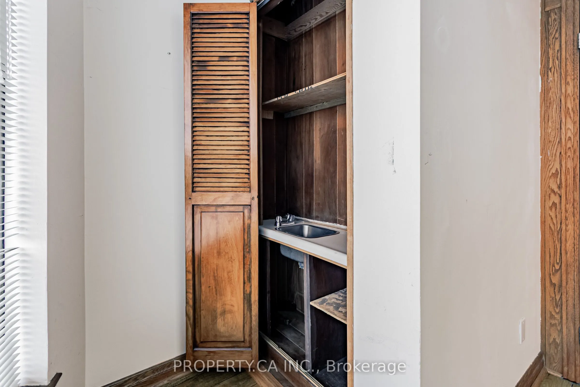 3581a Dundas Street W, #Second Floor
