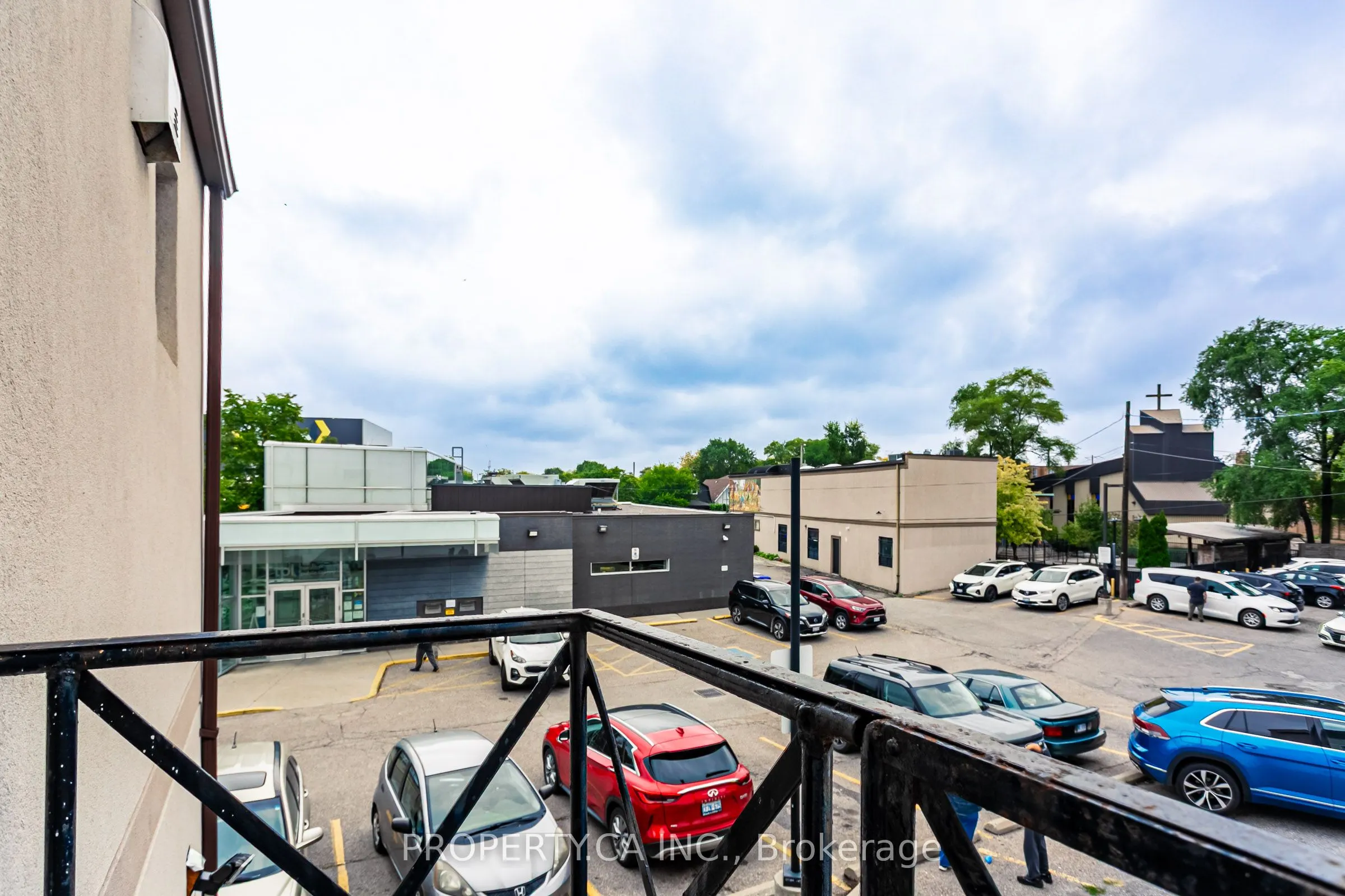 3581a Dundas Street W, #Second Floor