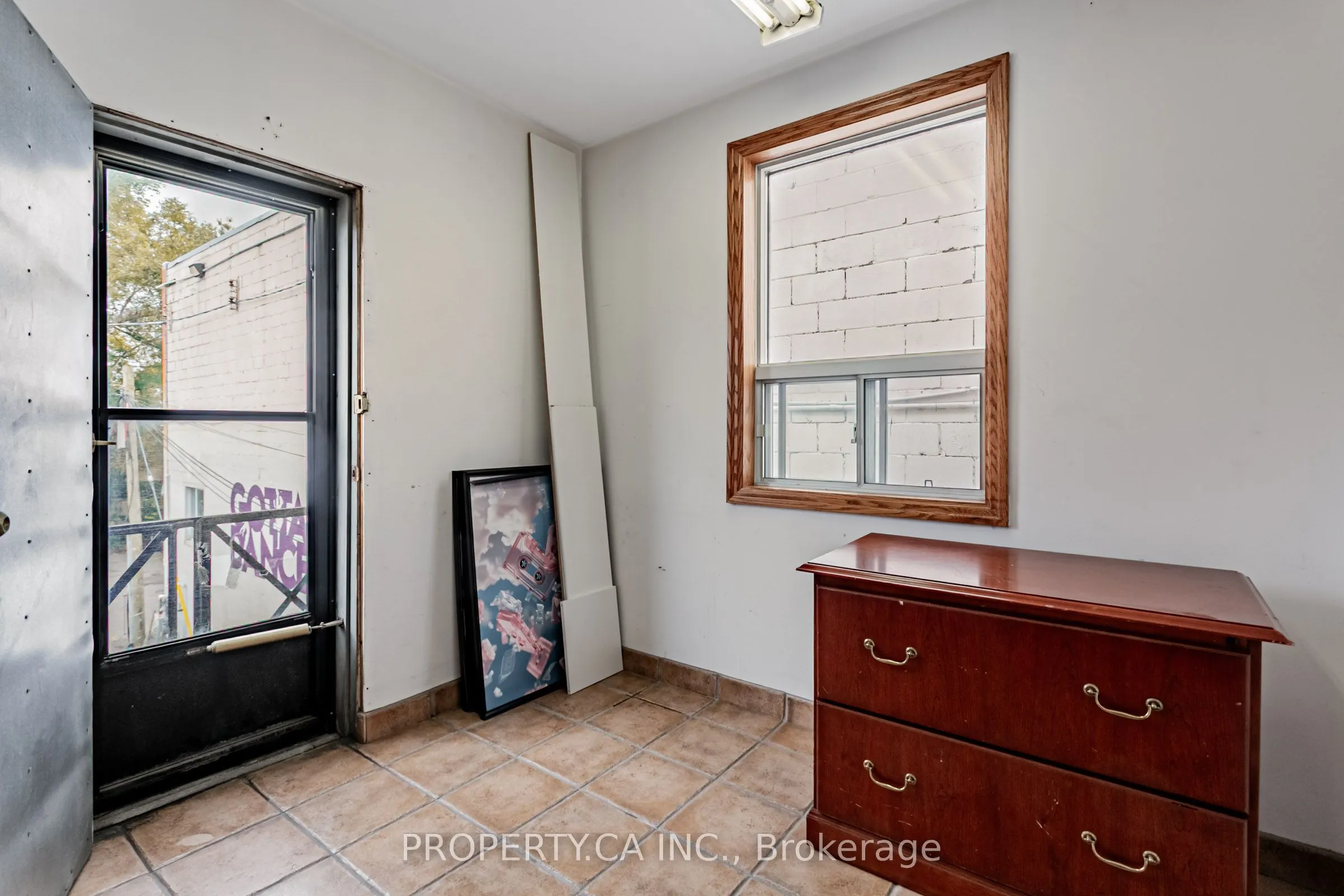 3581a Dundas Street W, #Second Floor
