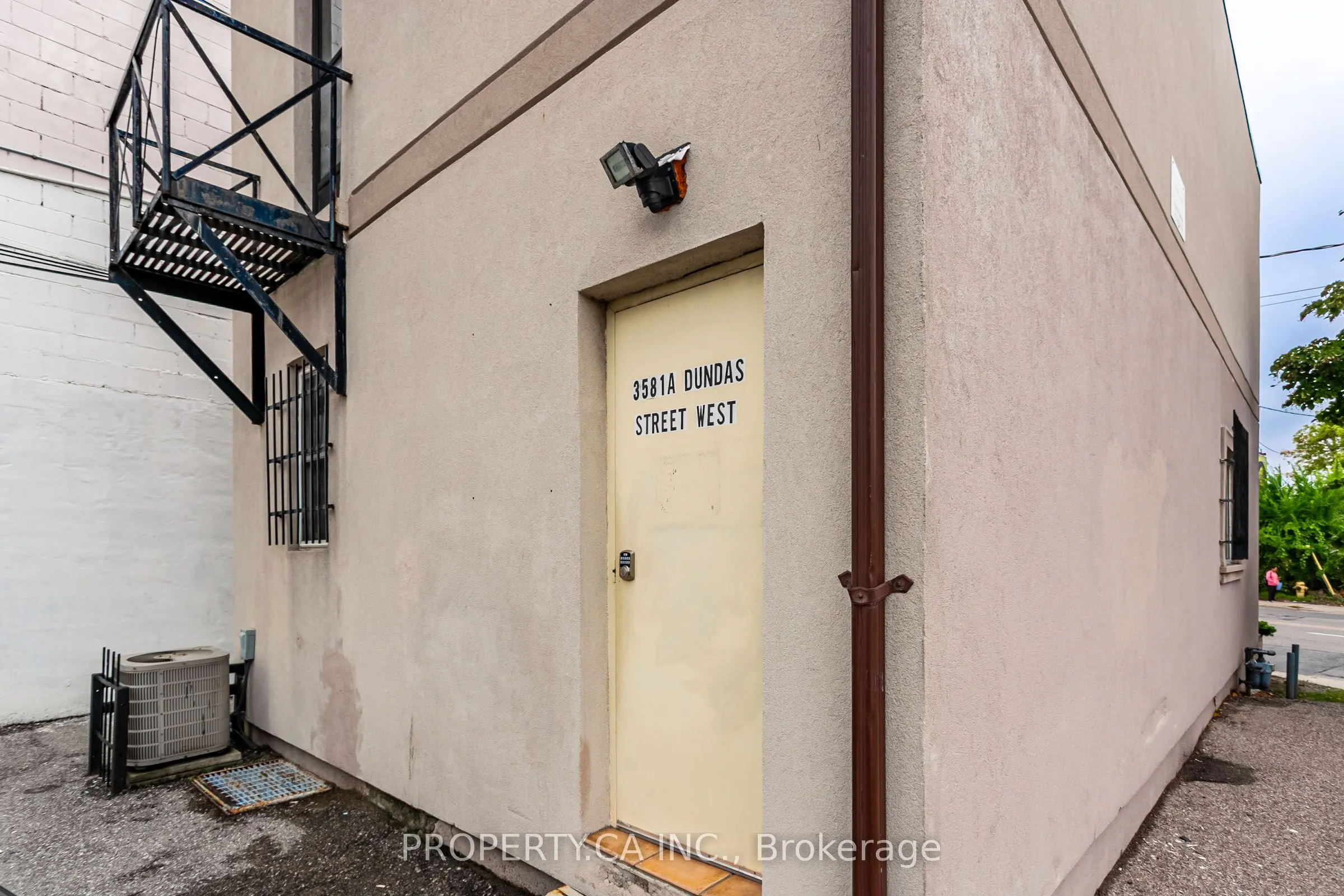 3581a Dundas Street W, #Second Floor