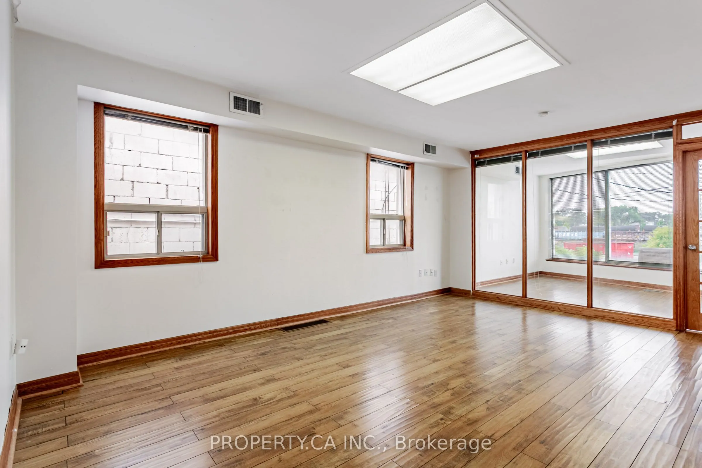 3581a Dundas Street W, #Second Floor