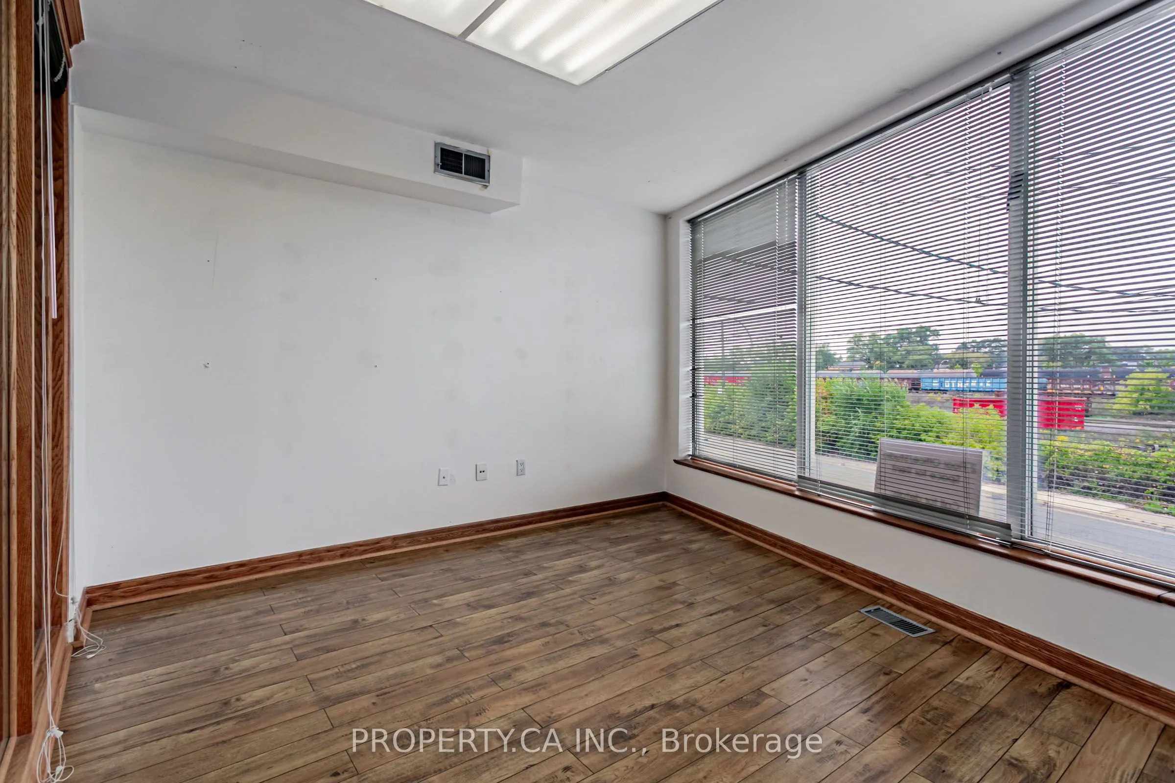 3581a Dundas Street W, #Second Floor
