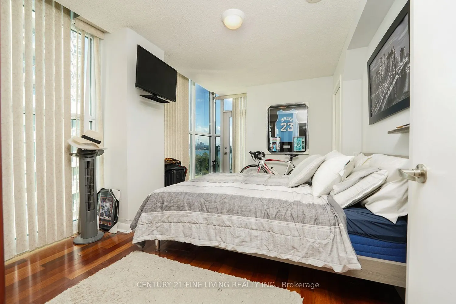 2067 Lake Shore Boulevard W, #904