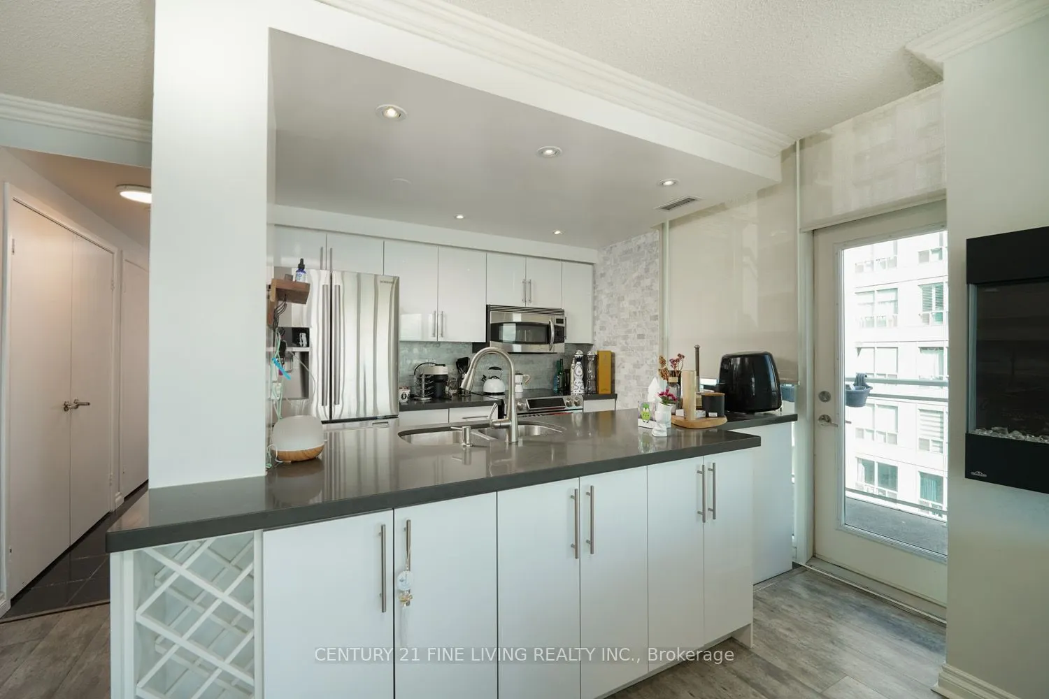 2067 Lake Shore Boulevard W, #904