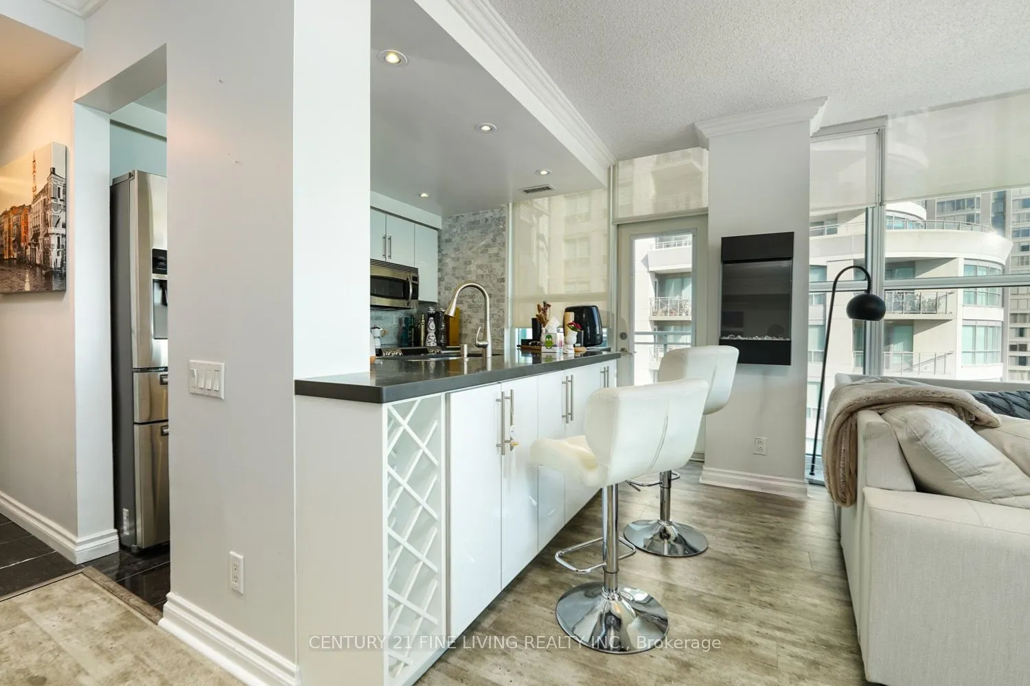 2067 Lake Shore Boulevard W, #904