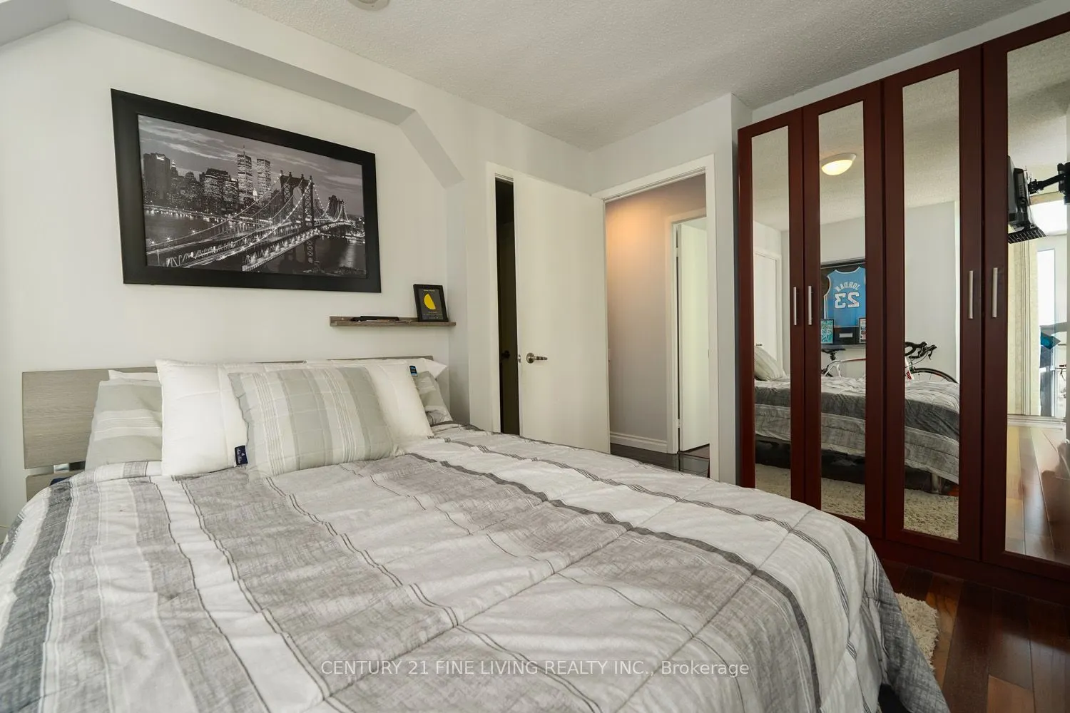 2067 Lake Shore Boulevard W, #904