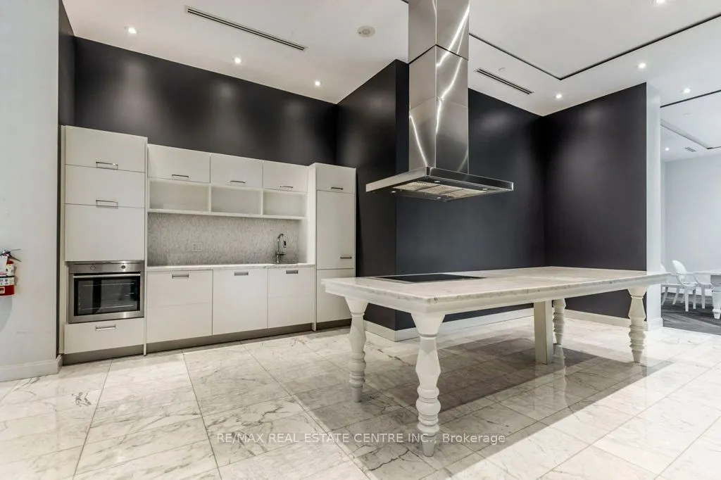 90 Parklawn Road, #1712