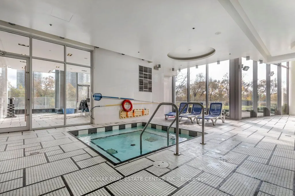 90 Parklawn Road, #1712