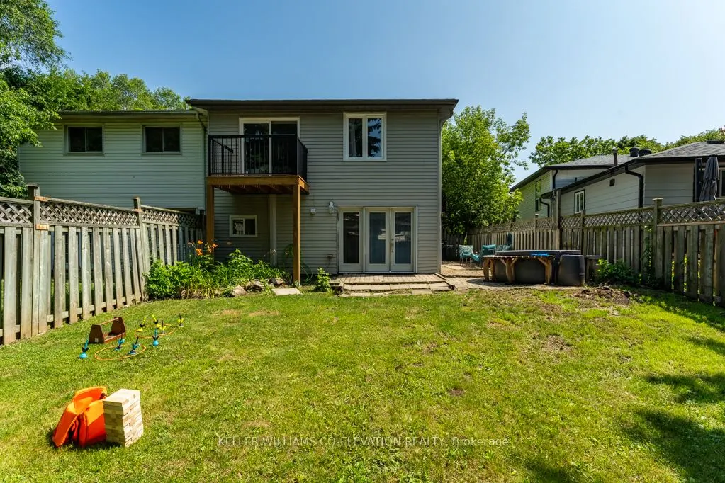 1555 Newlands Crescent