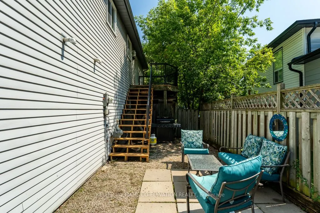 1555 Newlands Crescent
