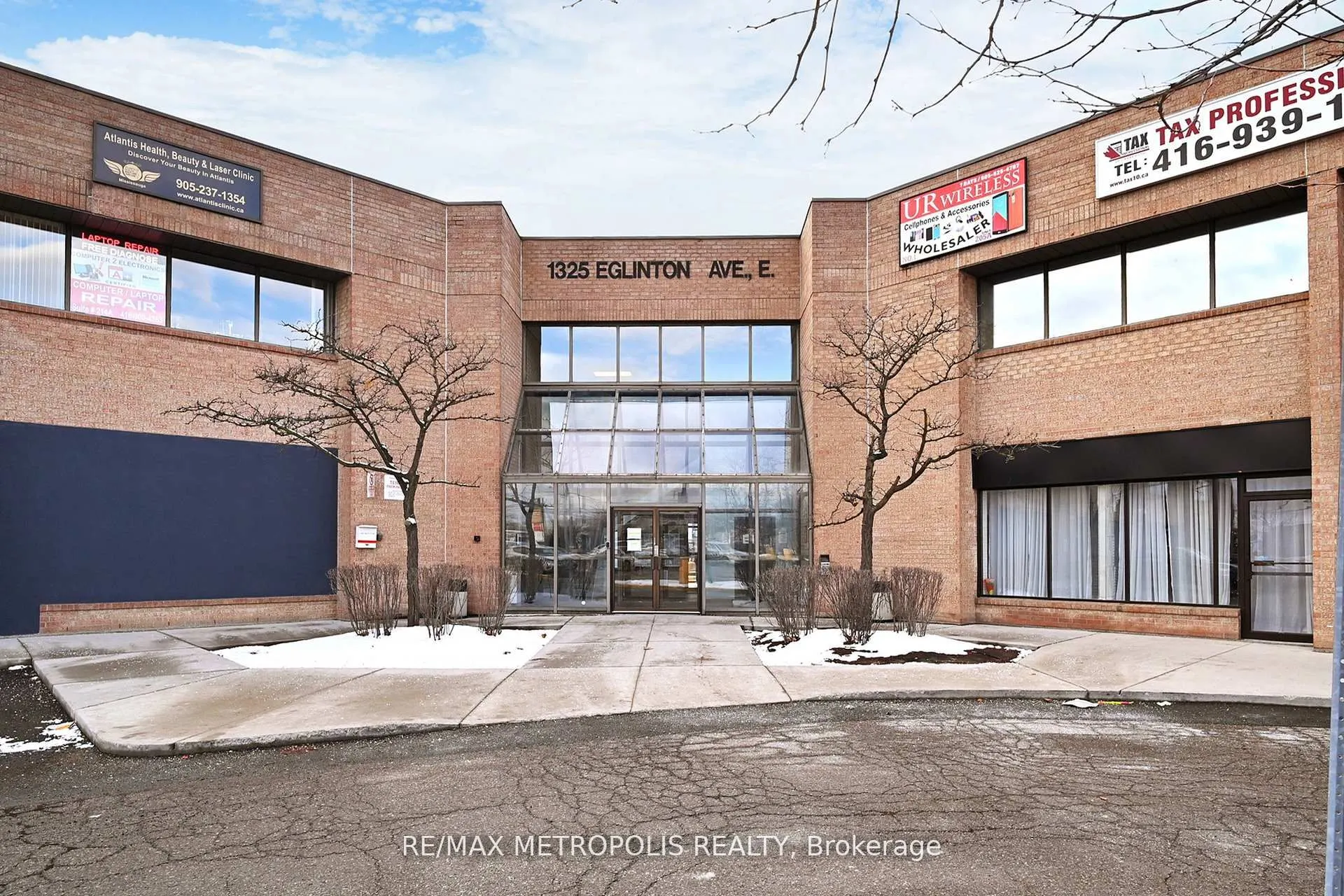 1325 Eglinton Avenue E, #223