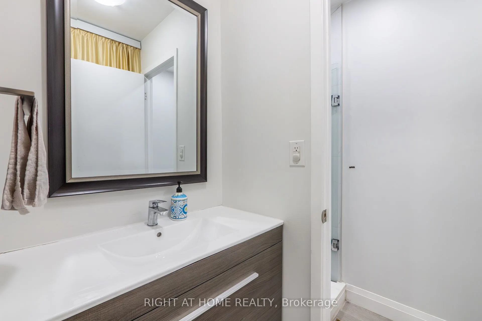 2605 Woodchester Drive, #32
