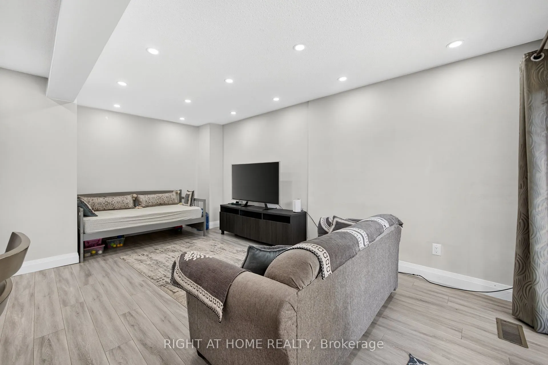 2605 Woodchester Drive, #32