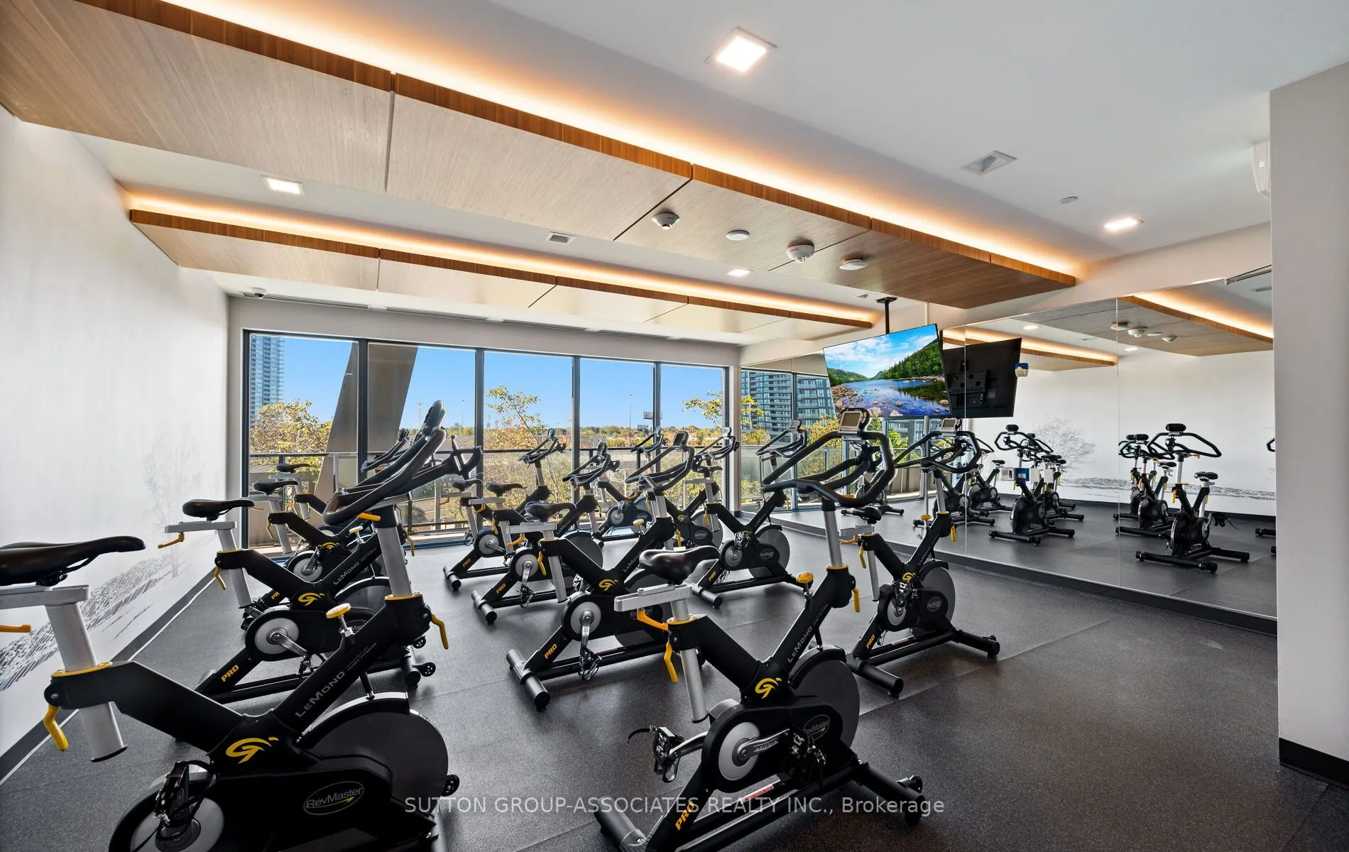 20 Shore Breeze Drive, #703