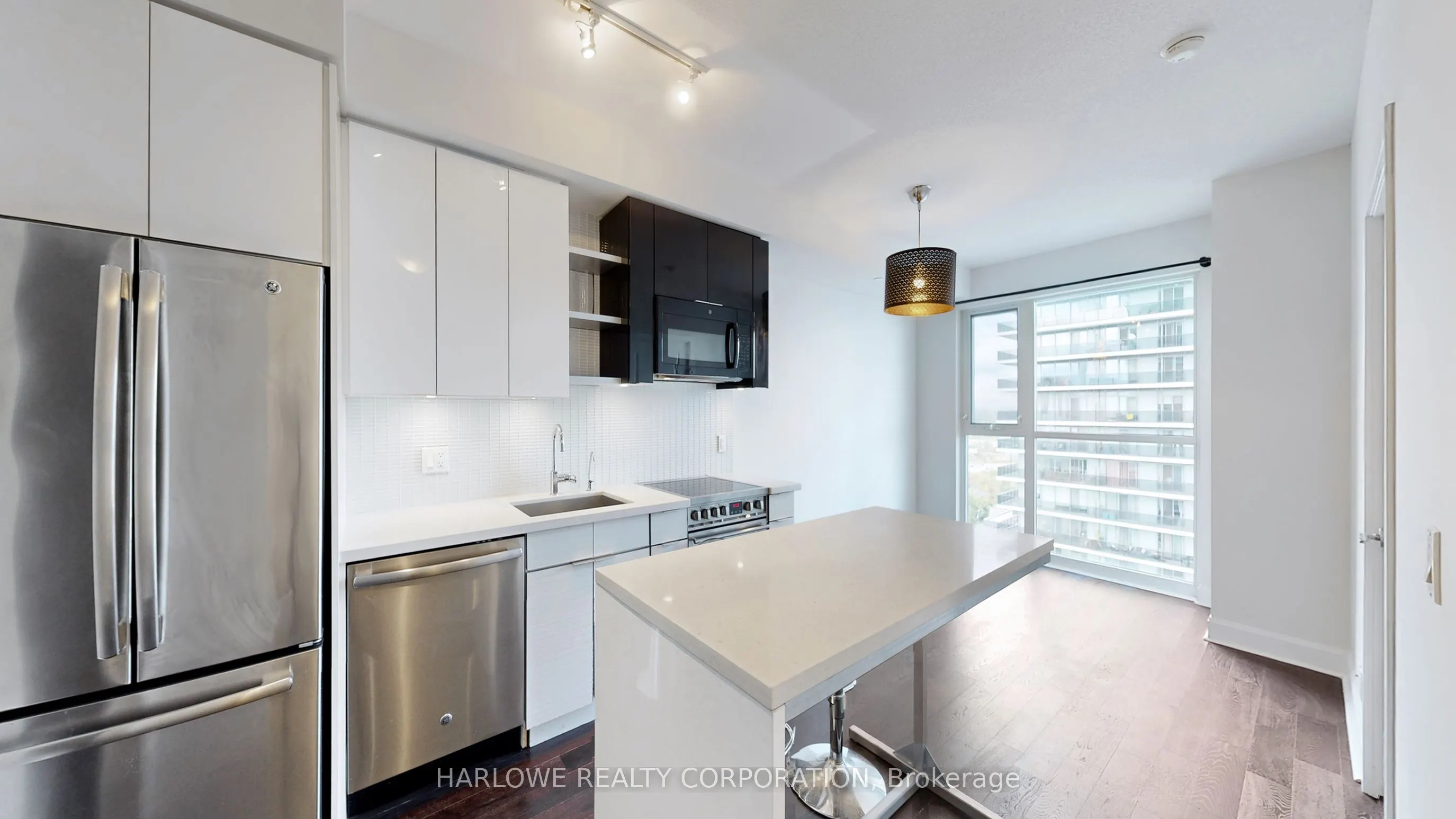 33 Shore Breeze Drive, #2006