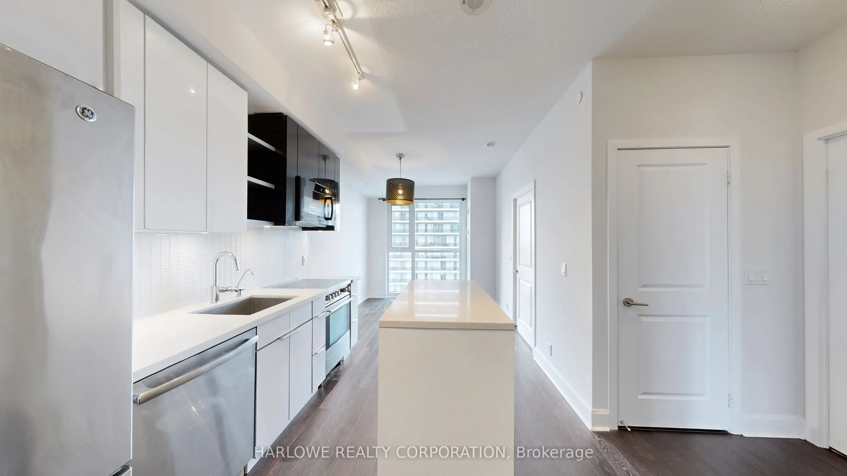 33 Shore Breeze Drive, #2006