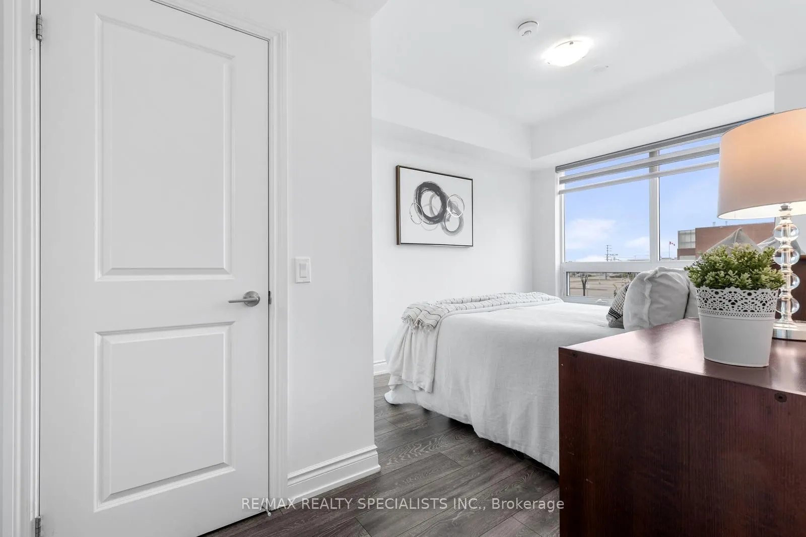 1050 Main Street E