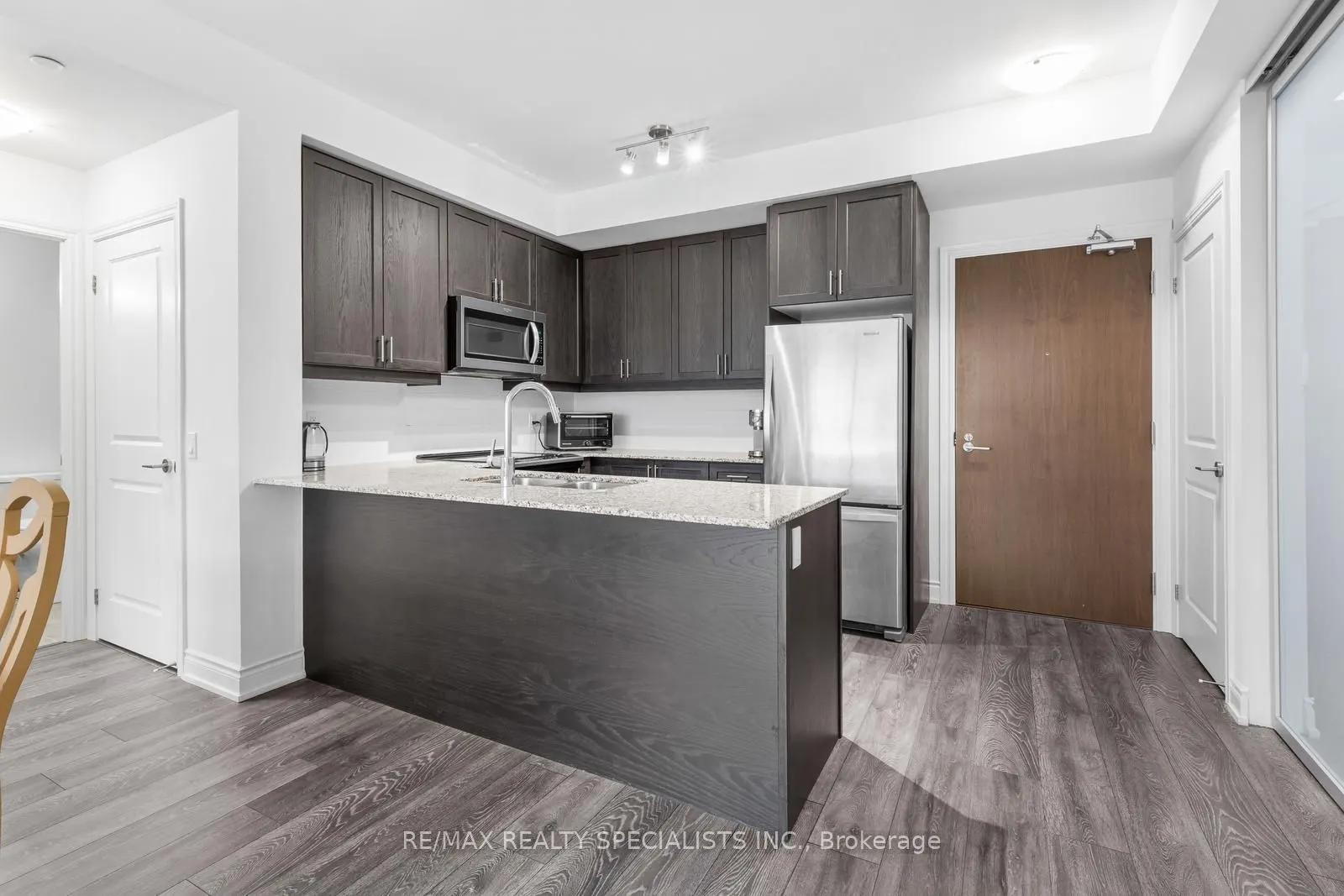 1050 Main Street E