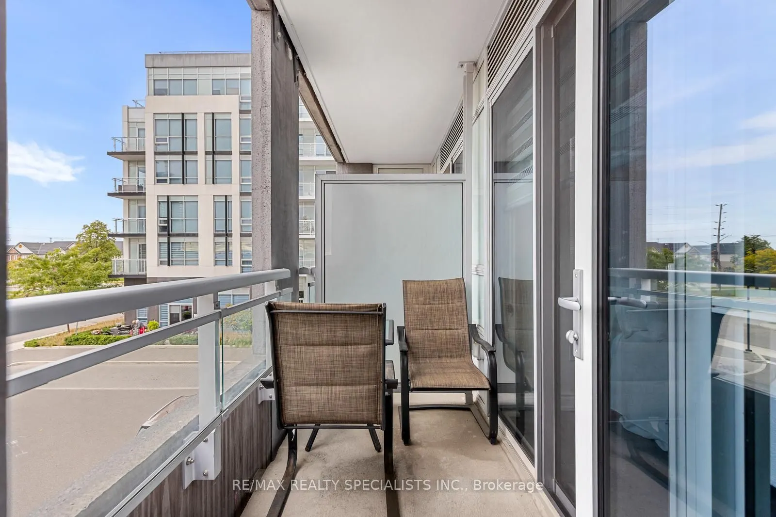 1050 Main Street E