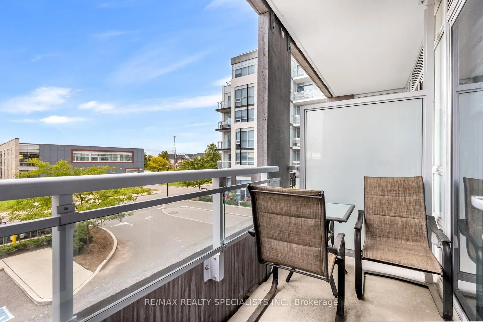 1050 Main Street E