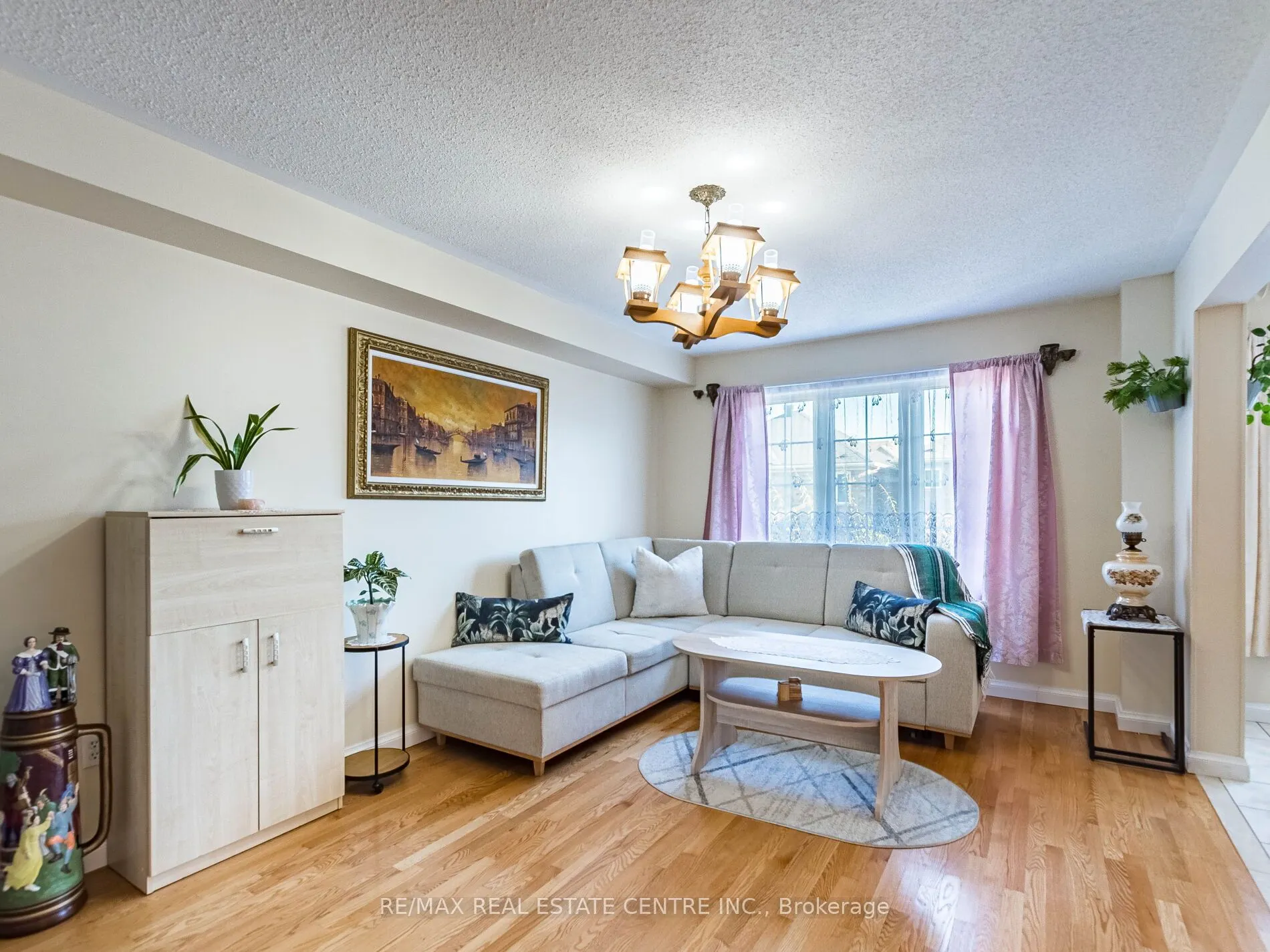1240 Chapman Crescent