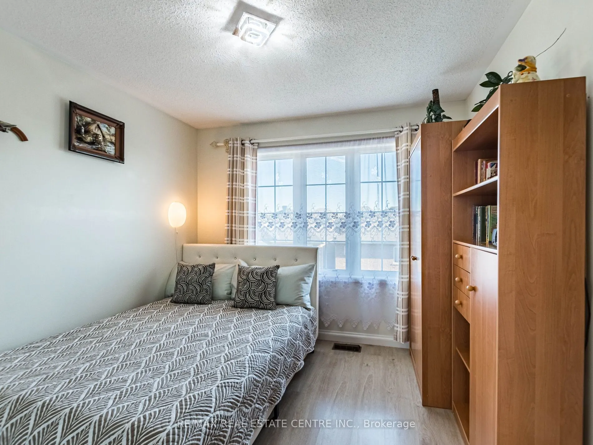 1240 Chapman Crescent