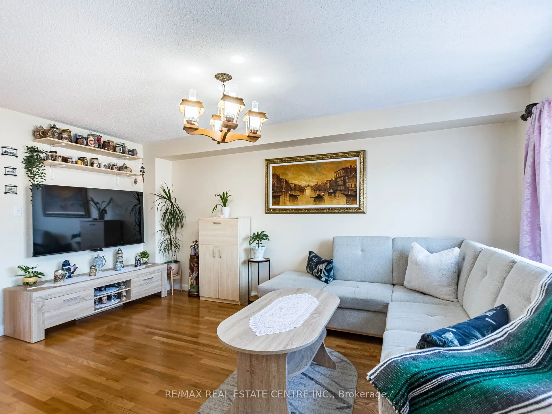 1240 Chapman Crescent
