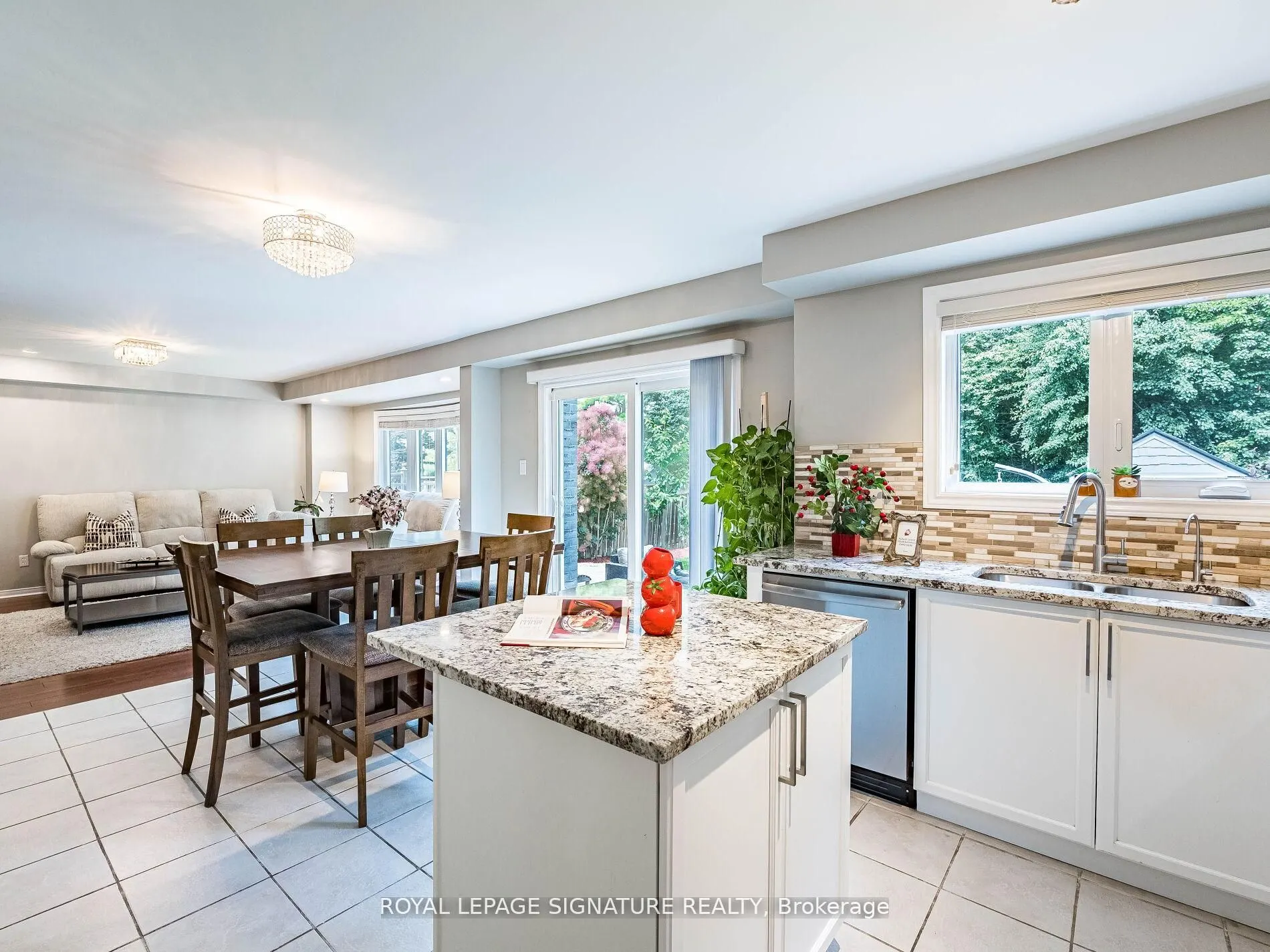 1013 Freeman Trail W