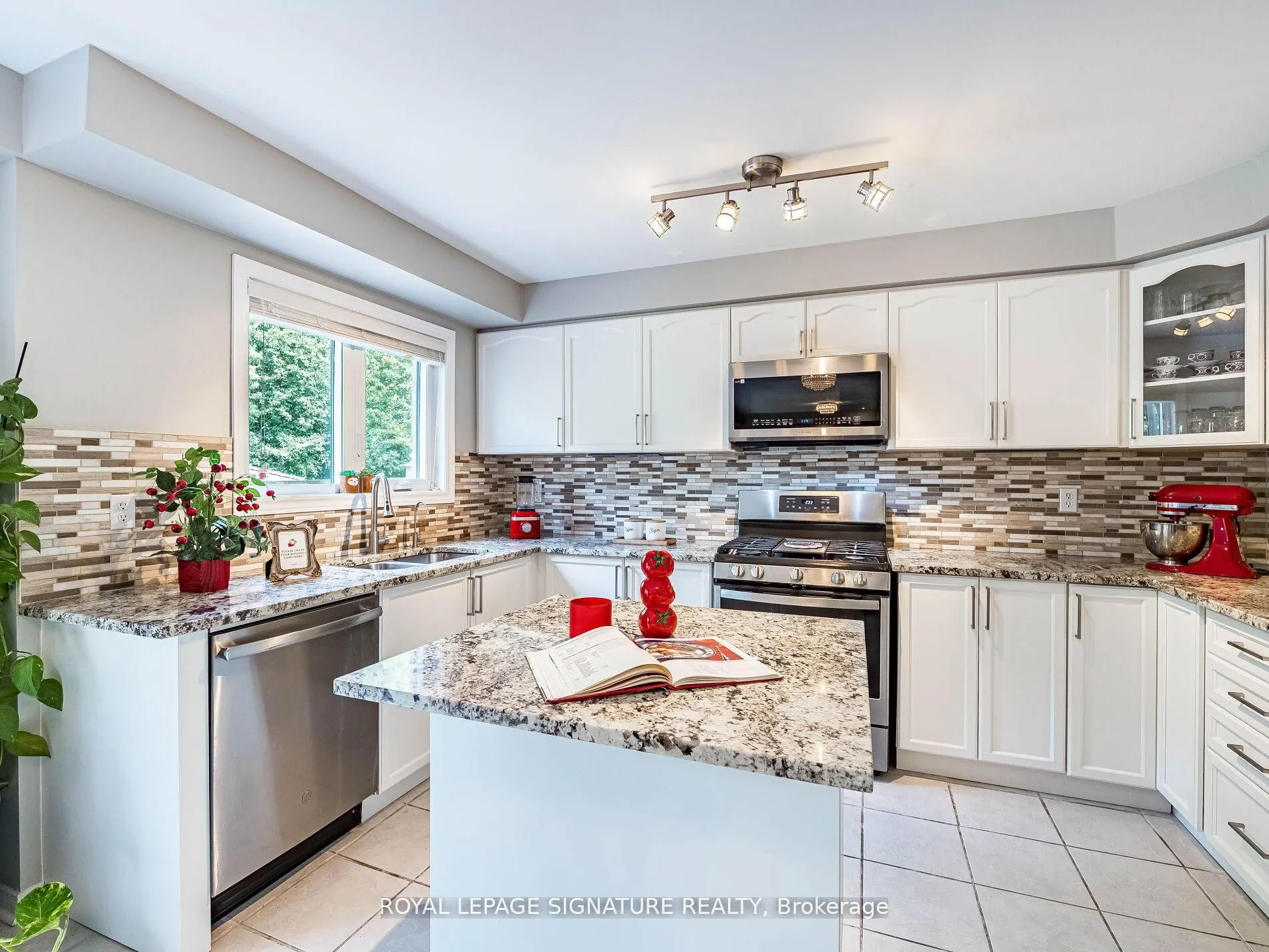 1013 Freeman Trail W