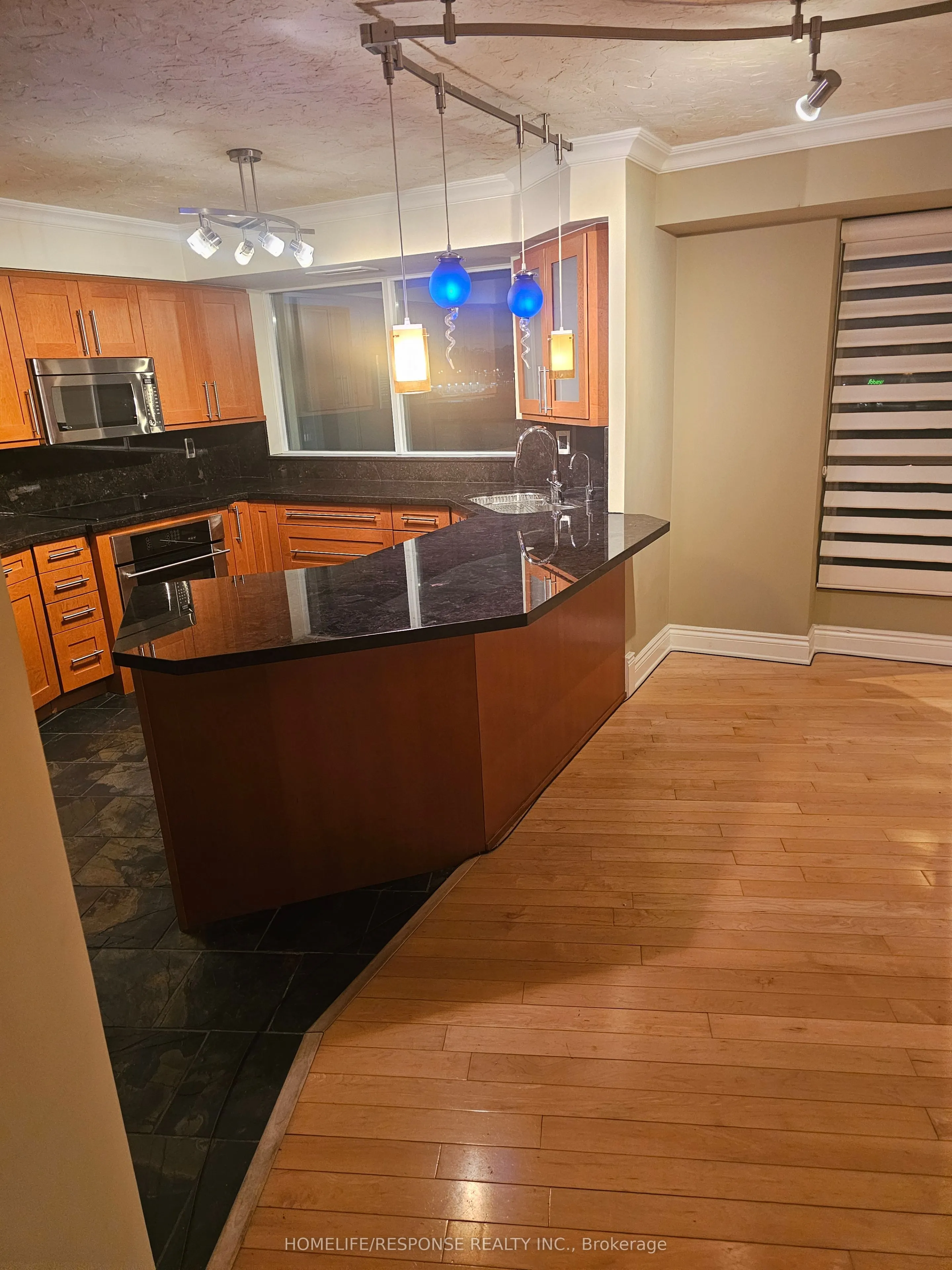 2111 Lakeshore Boulevard W, #809