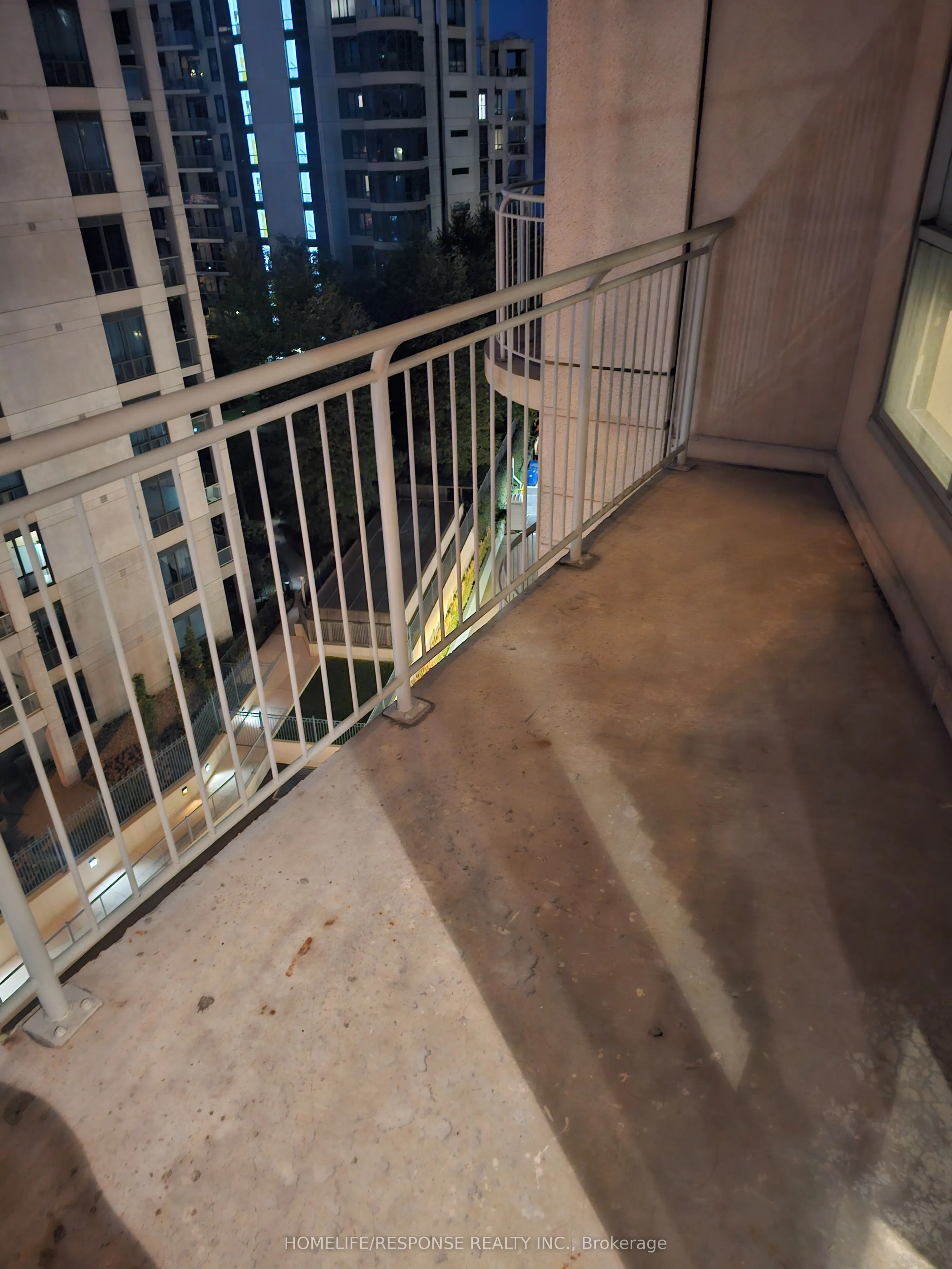 2111 Lakeshore Boulevard W, #809