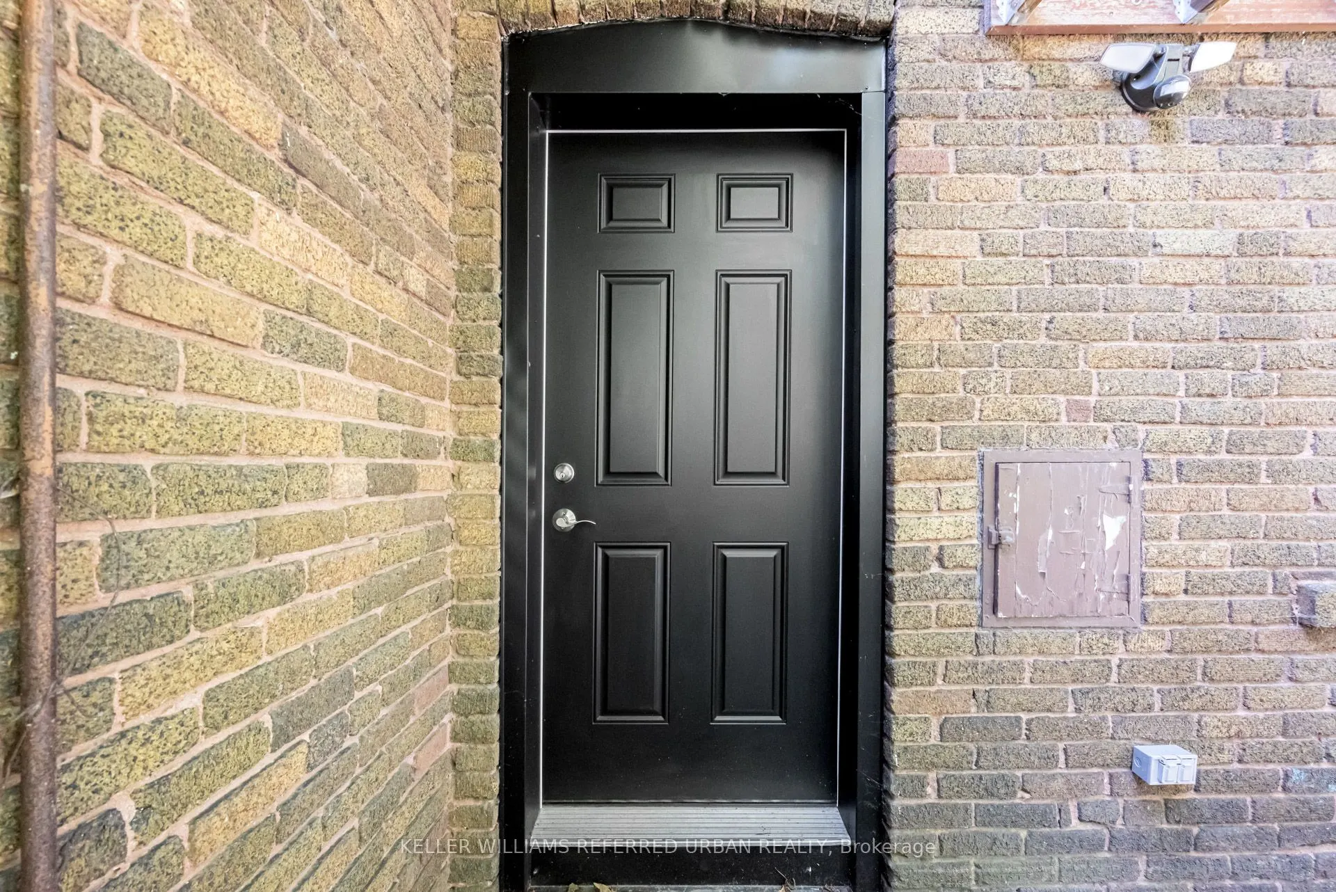2556 Lake Shore Boulevard W, #Lower