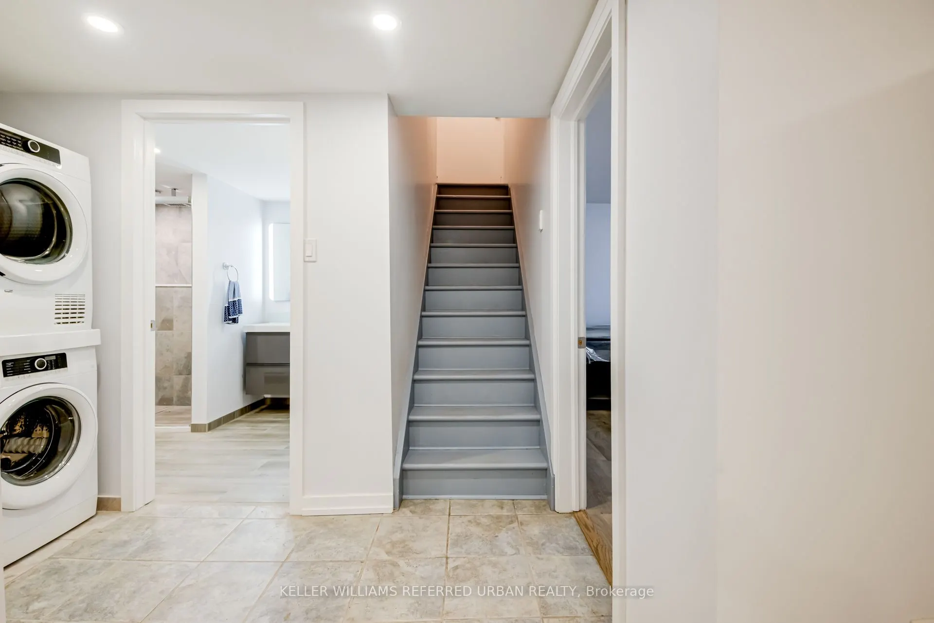 2556 Lake Shore Boulevard W, #Lower