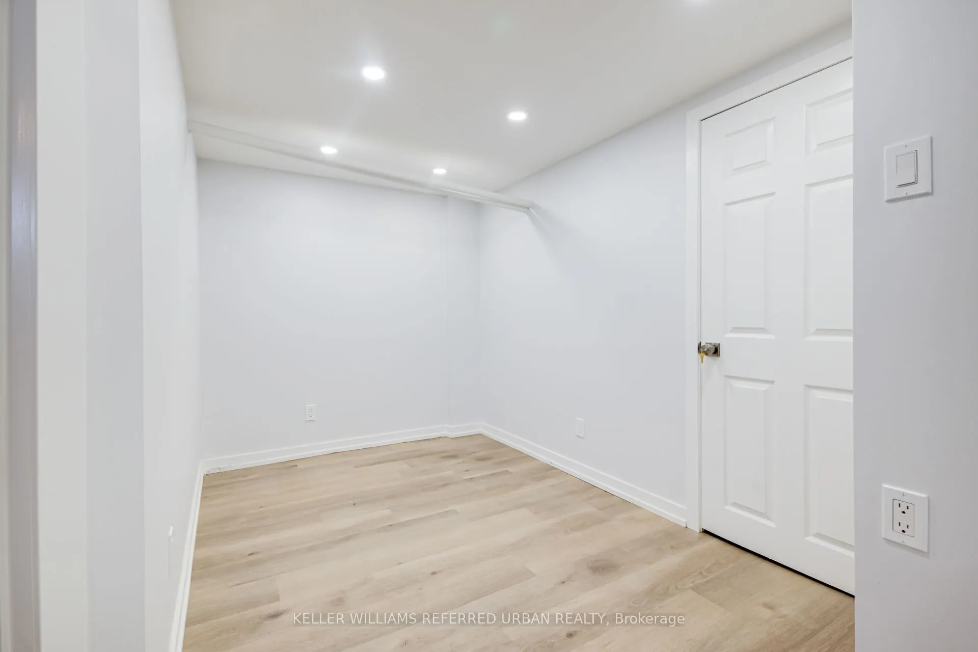 2556 Lake Shore Boulevard W, #Lower