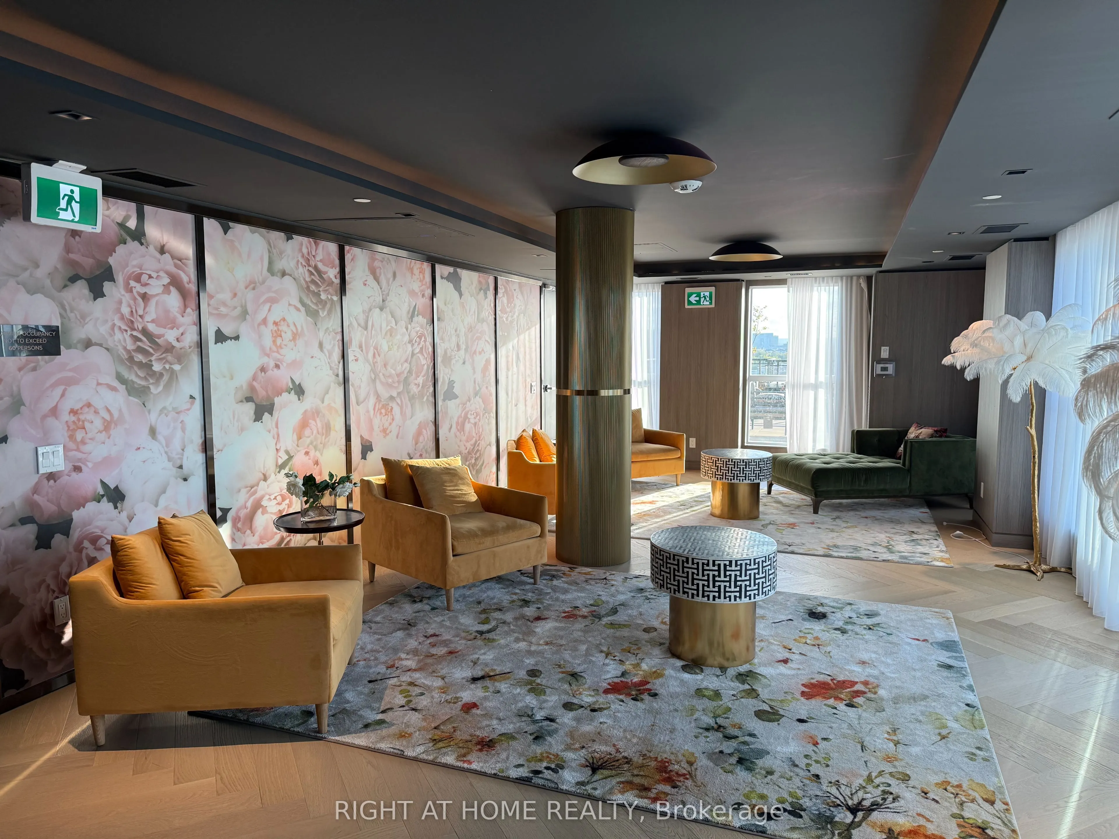 405 Dundas Street W, #119