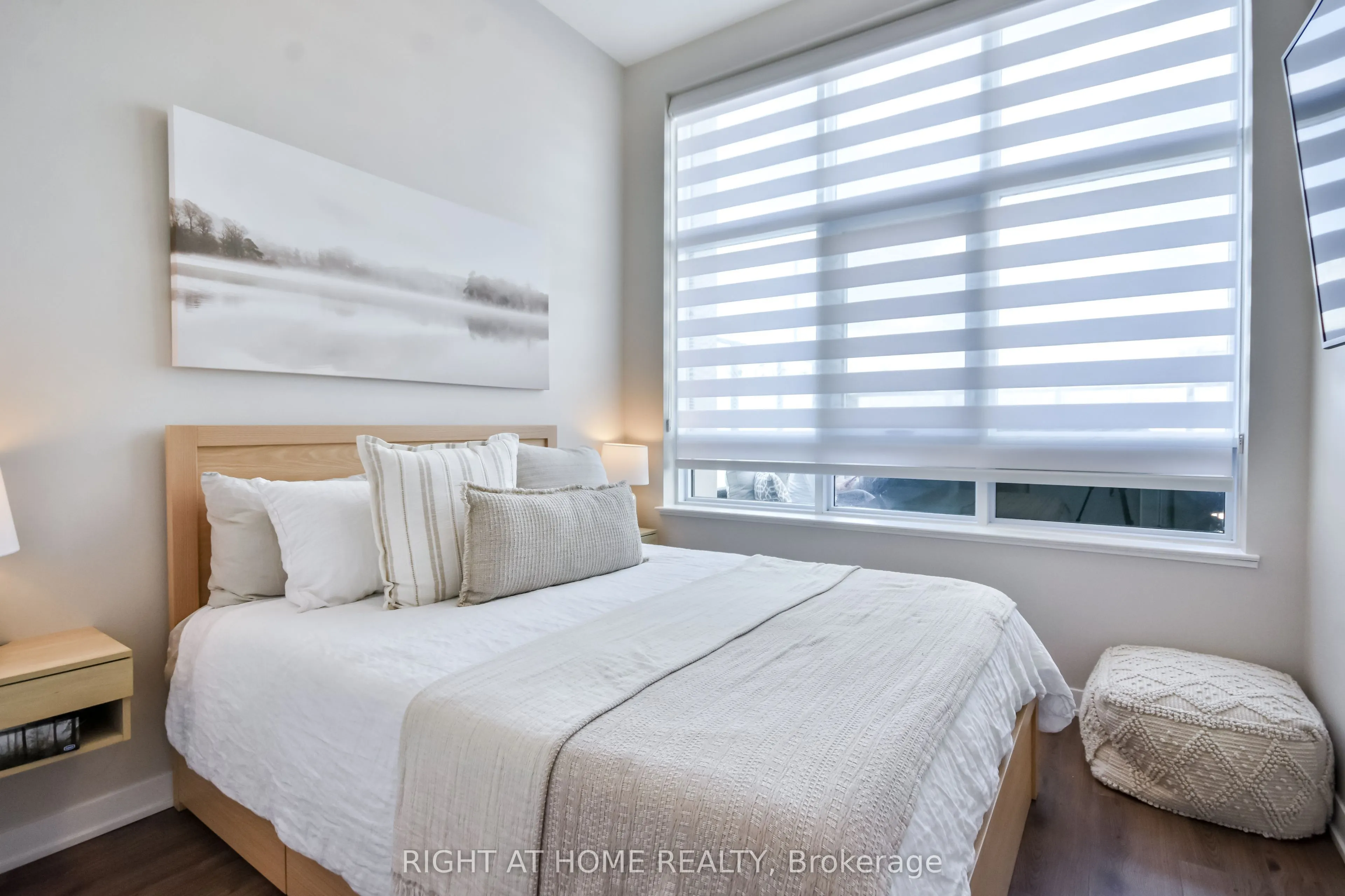 405 Dundas Street W, #119