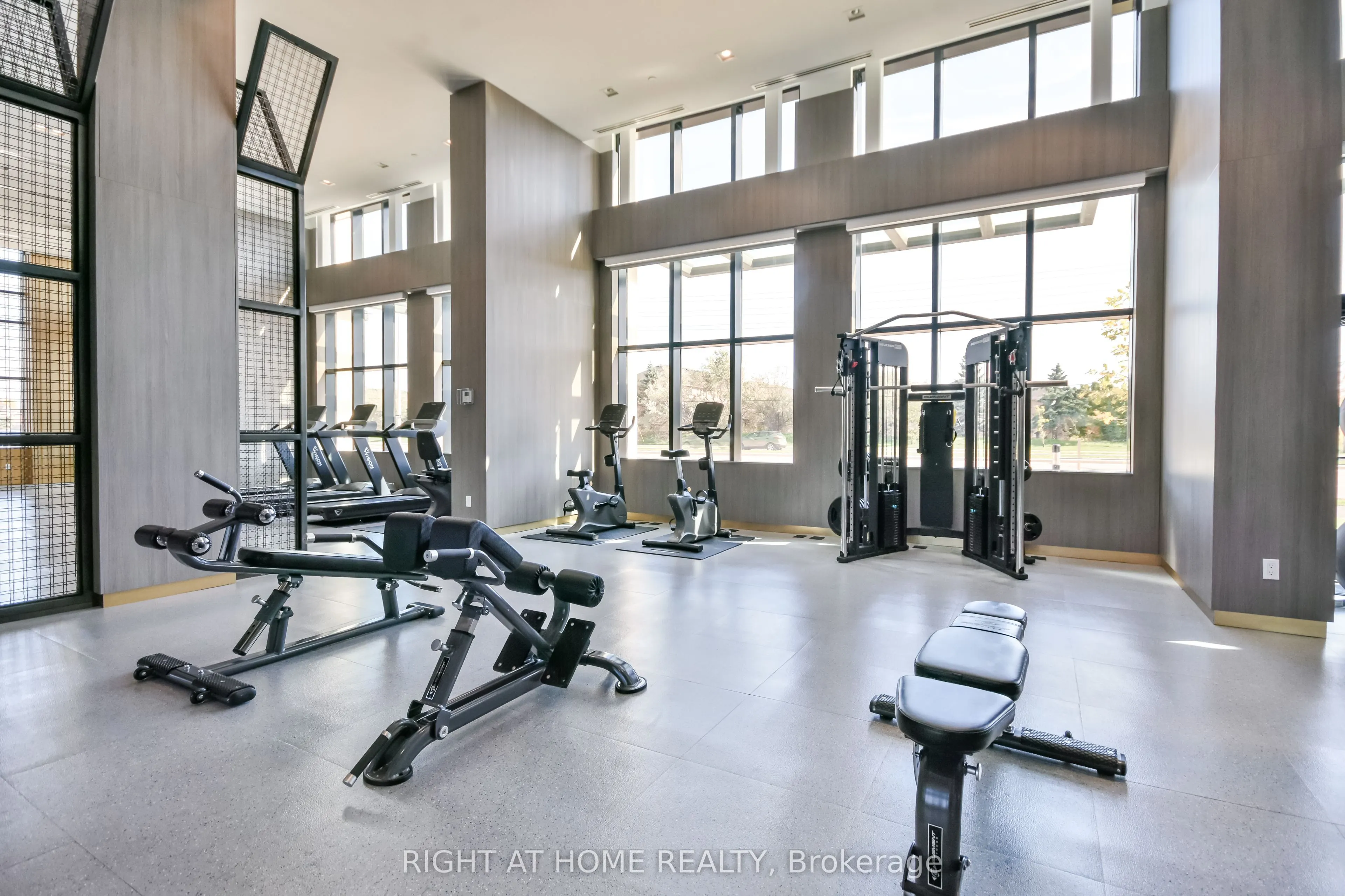 405 Dundas Street W, #119