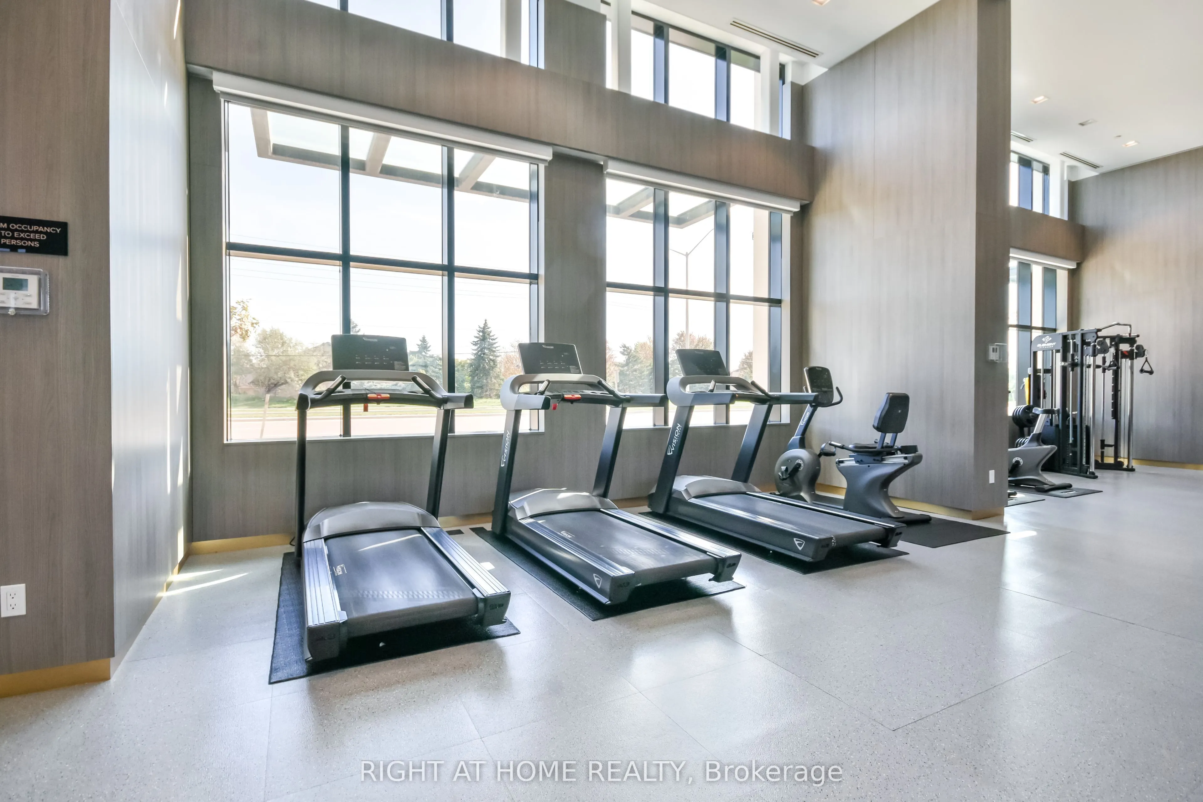 405 Dundas Street W, #119
