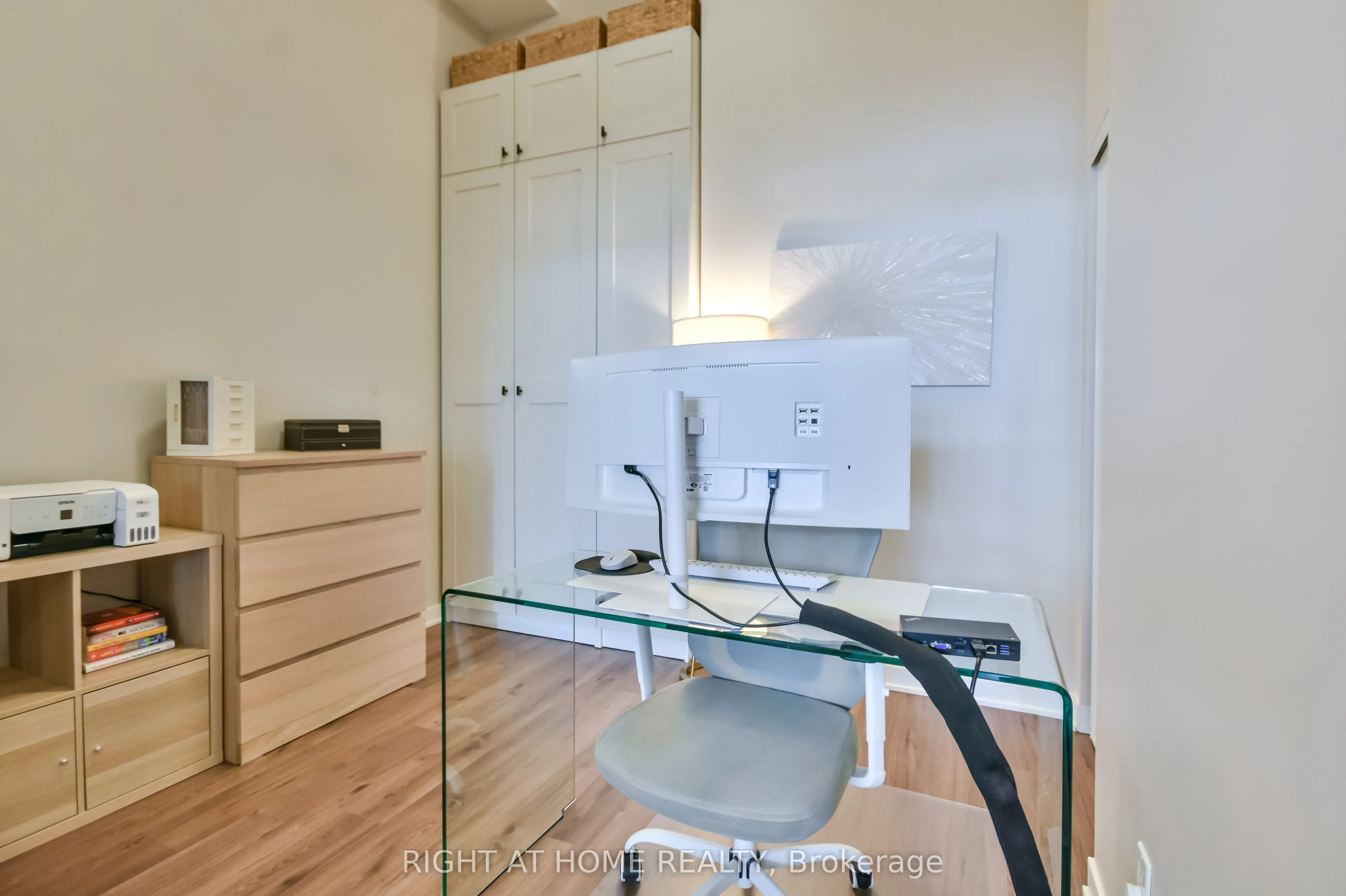 405 Dundas Street W, #119