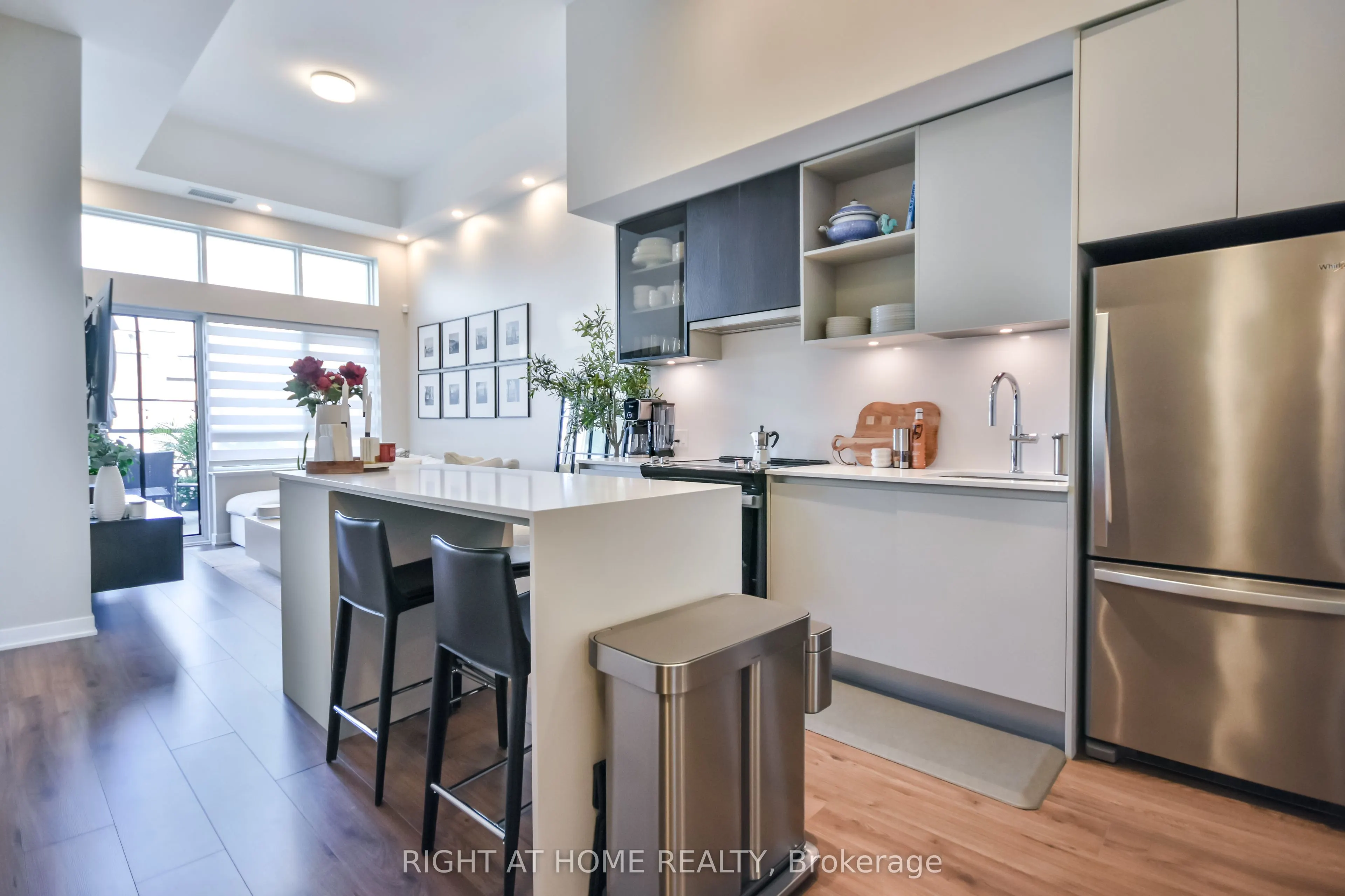405 Dundas Street W, #119