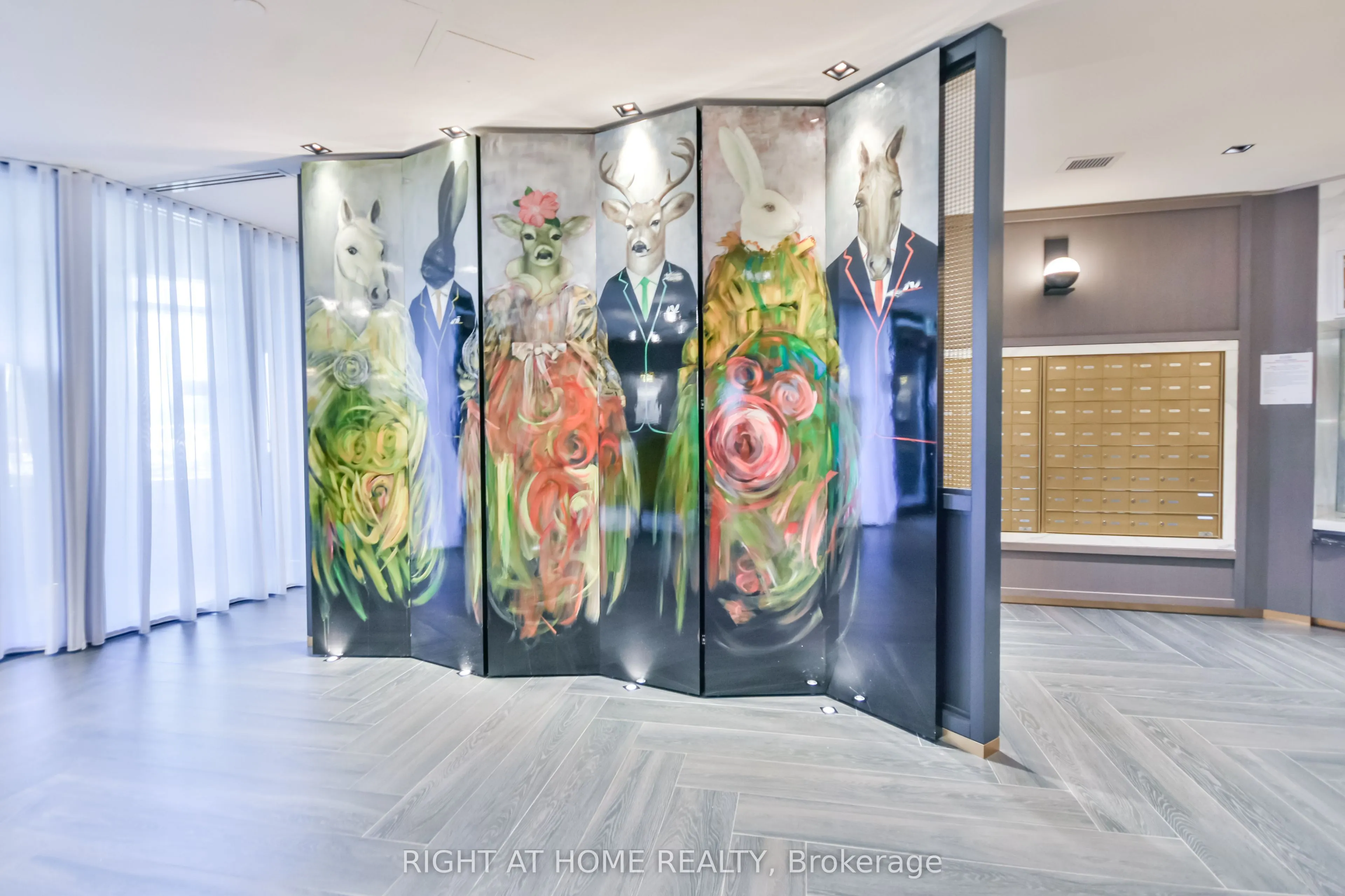 405 Dundas Street W, #119