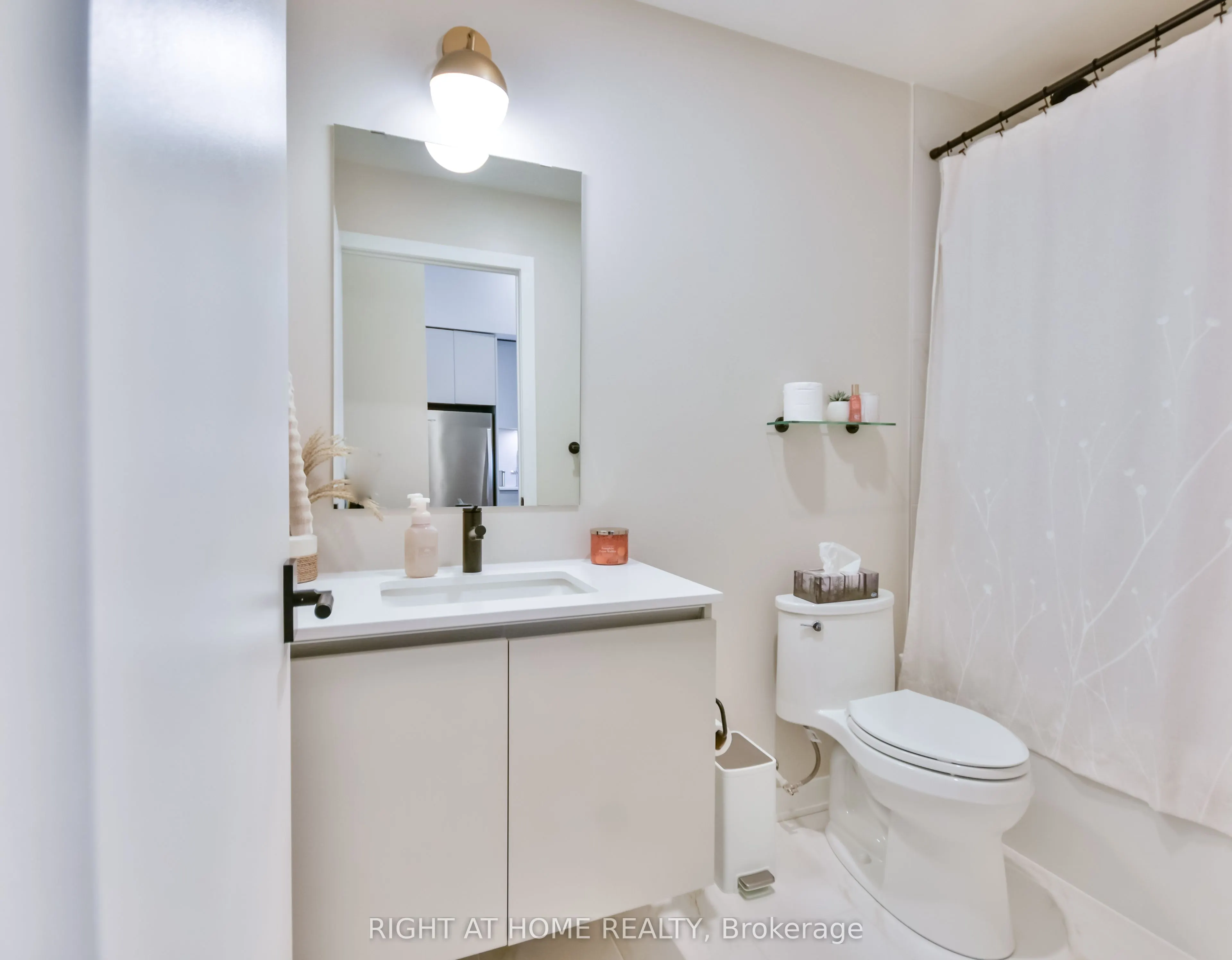 405 Dundas Street W, #119